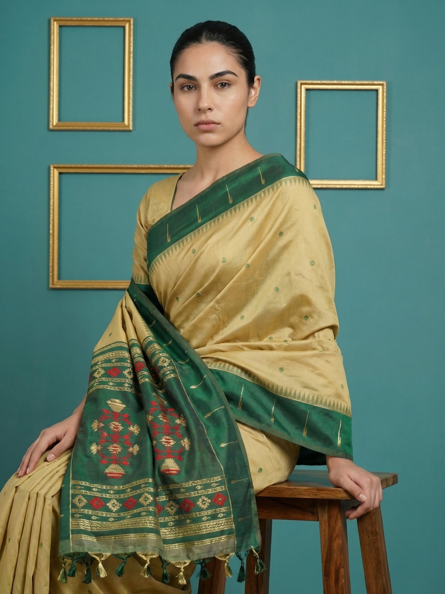 Green Handloom Soft Silk Saree with Zari Weaving, Contrast Muniya Border  Traditional Pallu – Rich Look Silk Saree with Blouse Piece