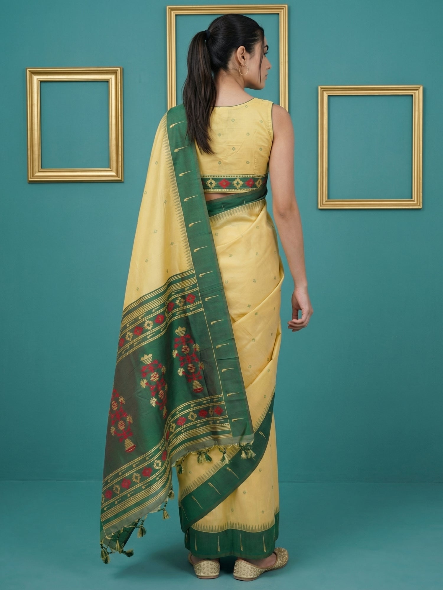Green Handloom Soft Silk Saree with Zari Weaving, Contrast Muniya Border  Traditional Pallu – Rich Look Silk Saree with Blouse Piece