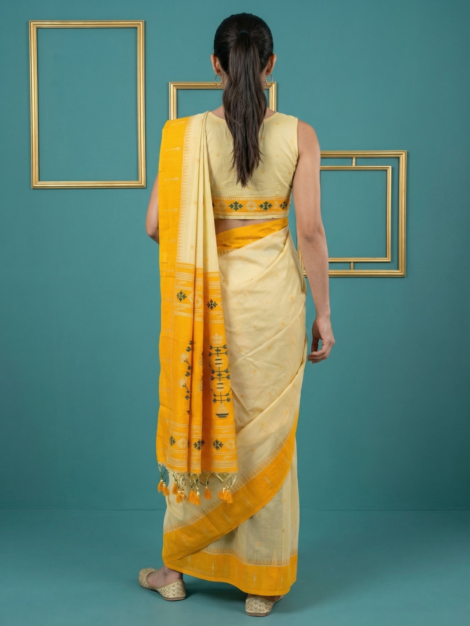Orange Handloom Soft Silk Saree with Zari Weaving, Contrast Muniya Border  Traditional Pallu – Rich Look Silk Saree with Blouse Piece