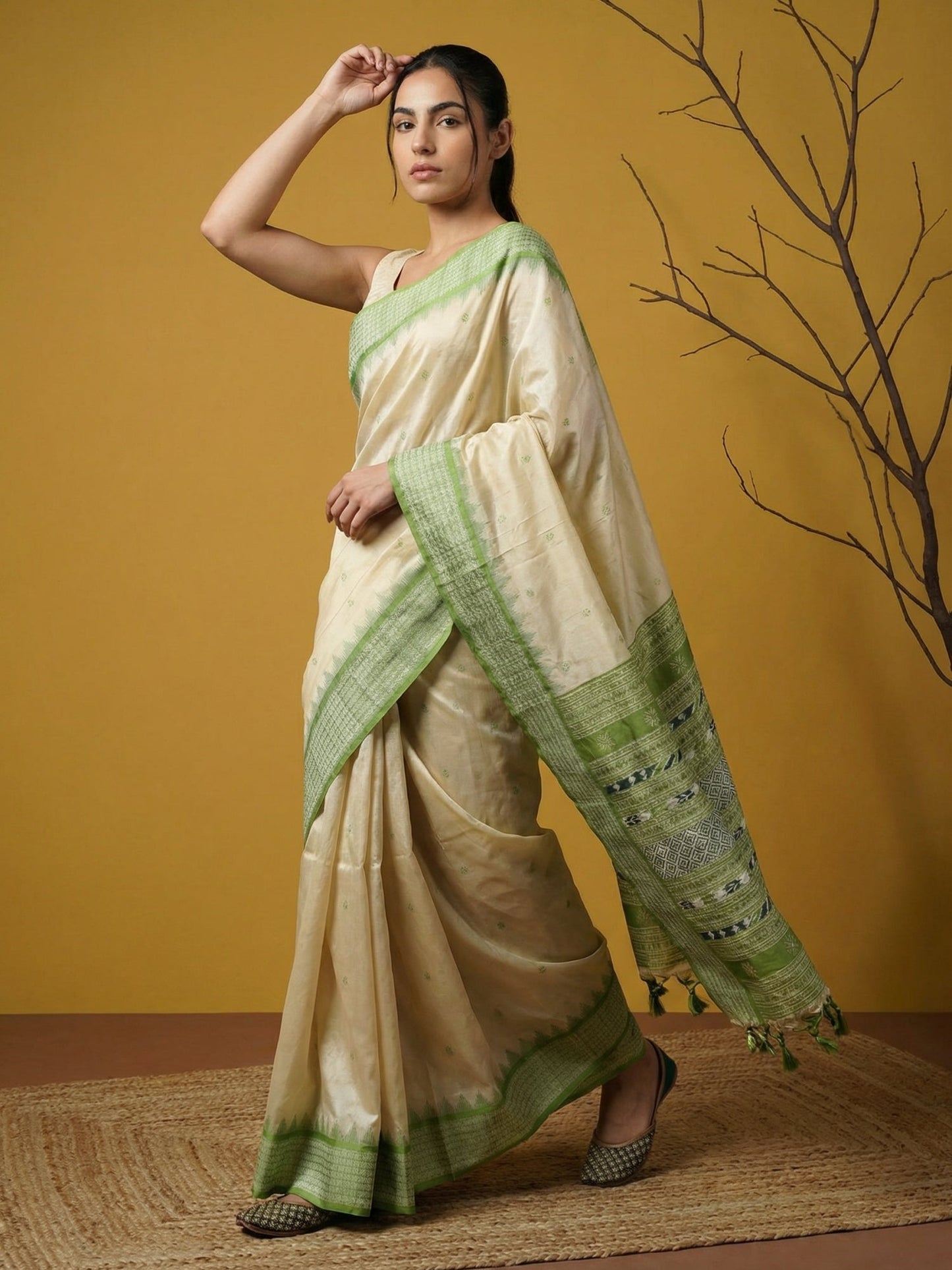 Handloom Soft Silk Saree with Zari Woven Motifs Contrast Traditional Border and Rich Pallu