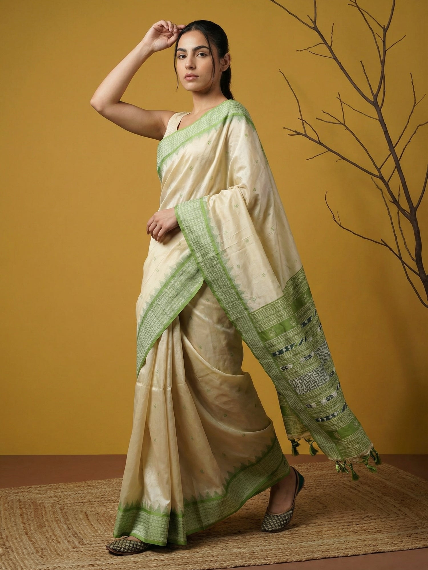 Handloom Soft Silk Saree with Zari Woven Motifs Contrast Traditional Border and Rich Pallu