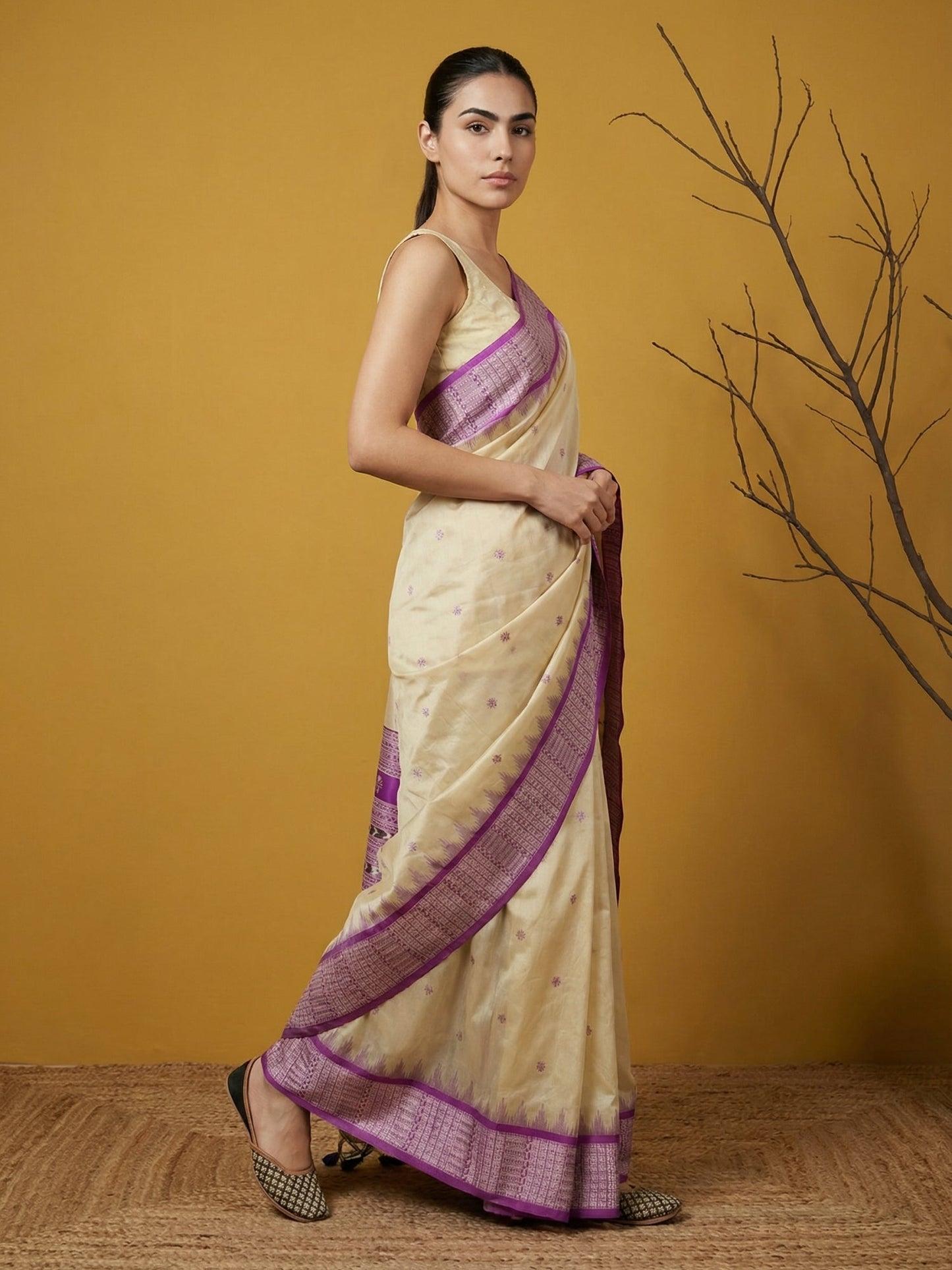 Handloom Soft Silk Saree with Zari Woven Motifs Contrast Traditional Border and Rich Pallu