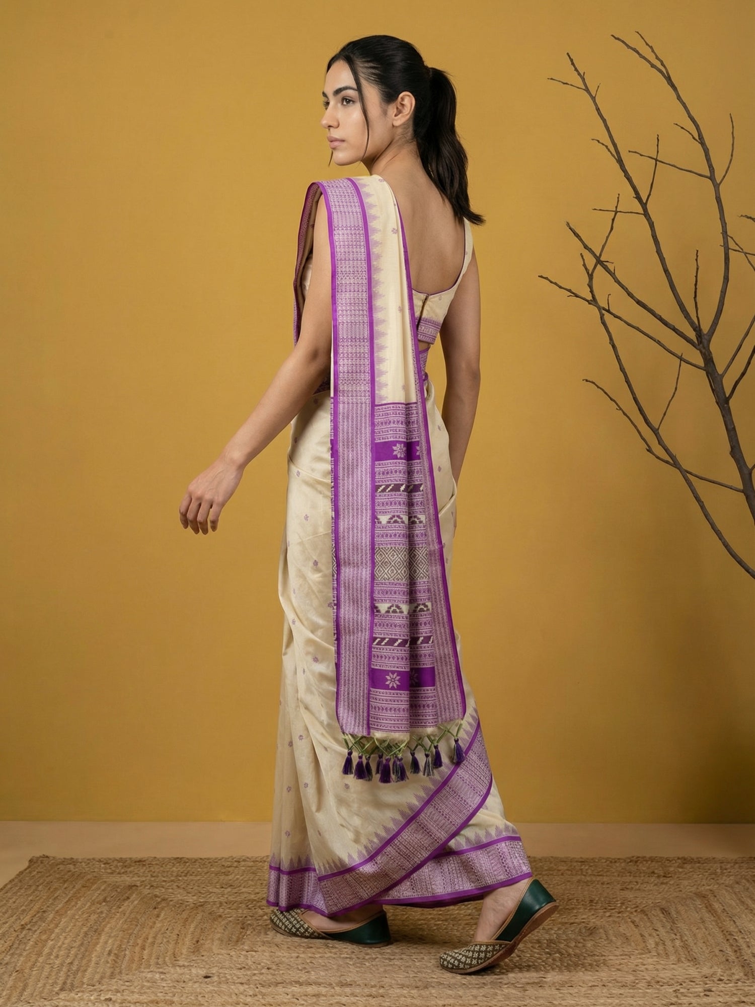 Handloom Soft Silk Saree with Zari Woven Motifs Contrast Traditional Border and Rich Pallu