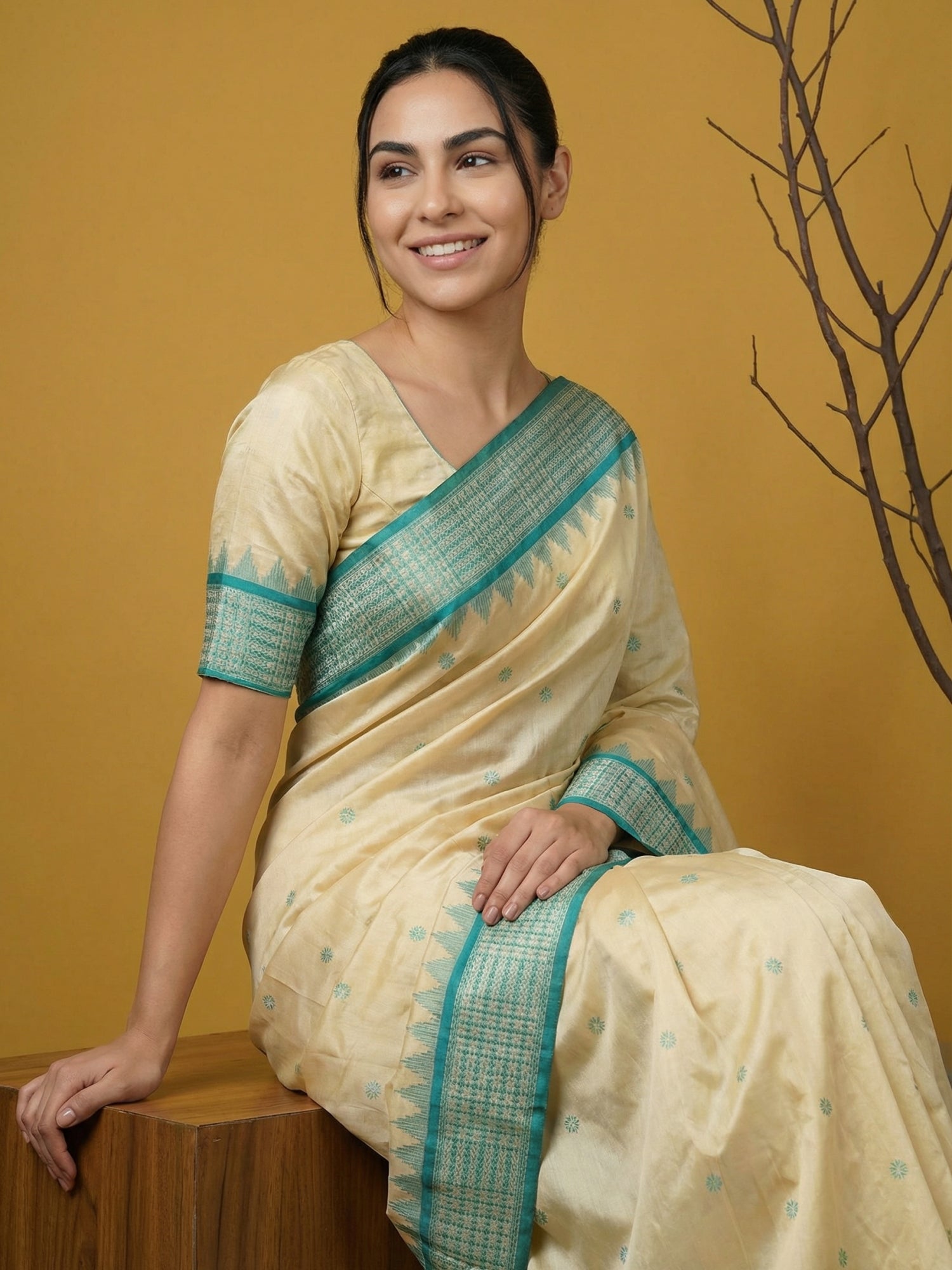 Handloom Soft Silk Saree with Zari Woven Motifs Contrast Traditional Border and Rich Pallu