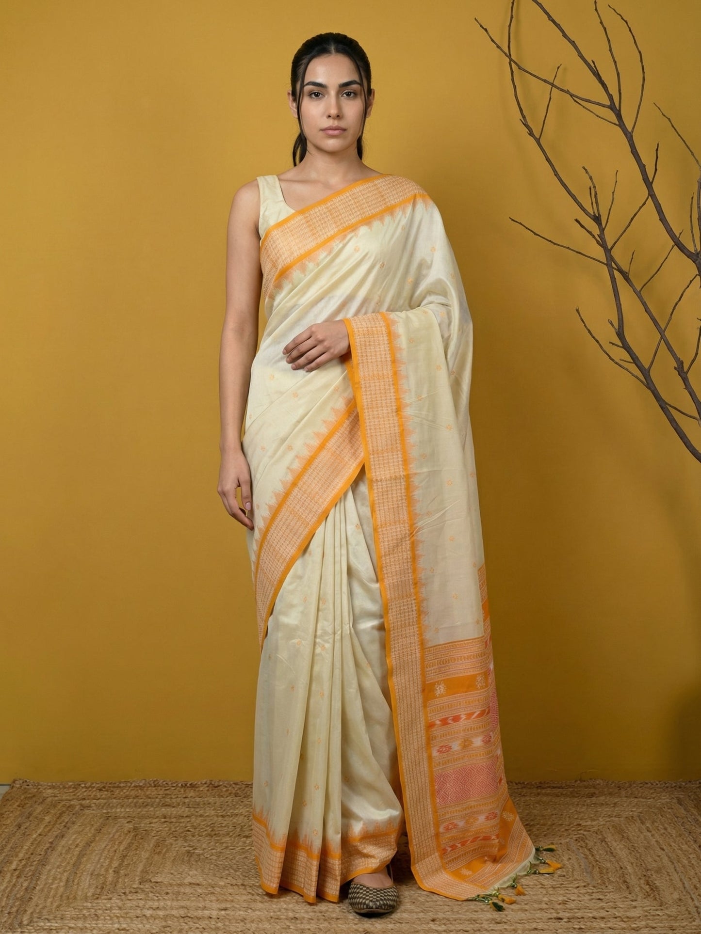 Handloom Soft Silk Saree with Zari Woven Motifs Contrast Traditional Border and Rich Pallu