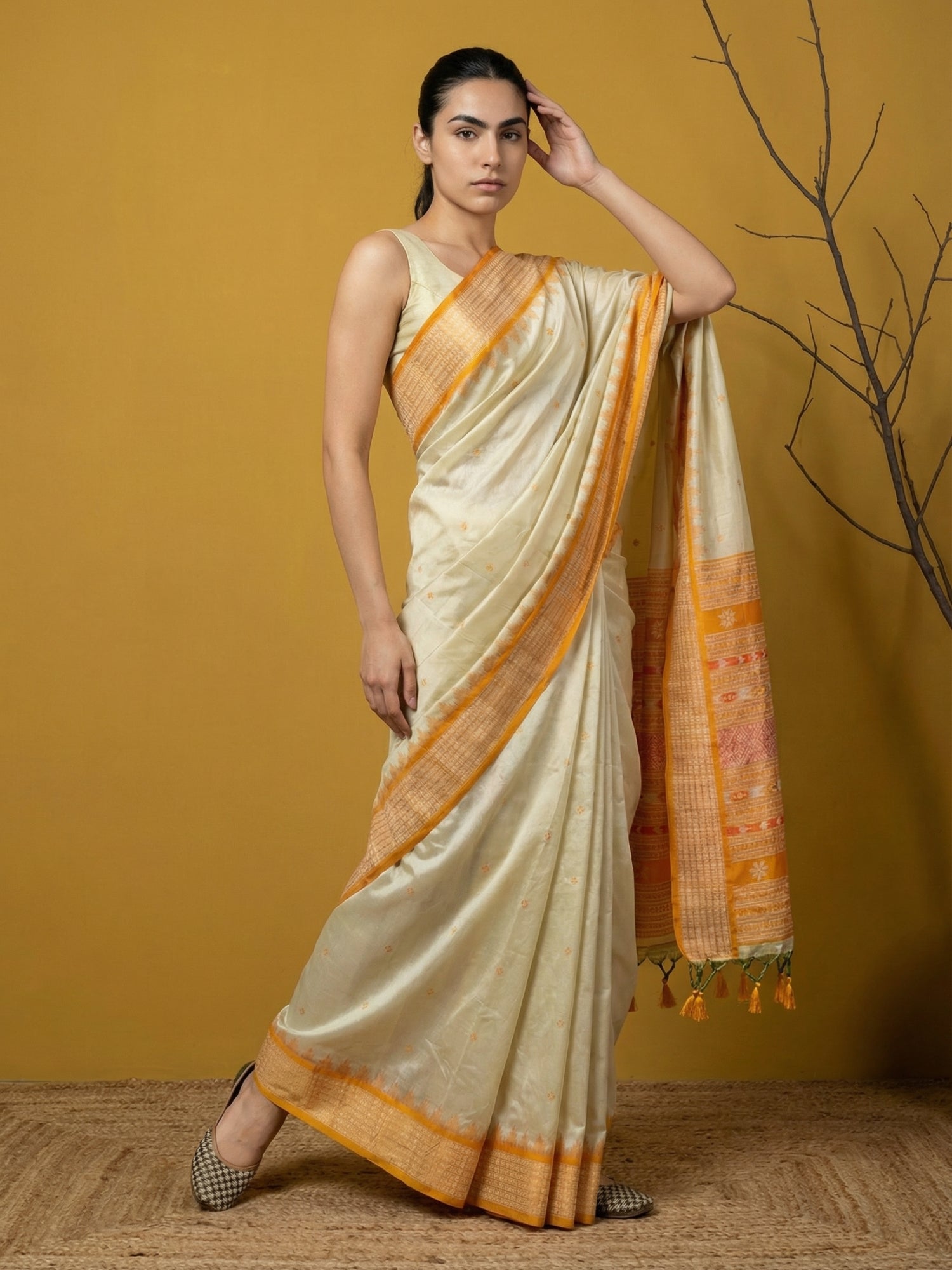 Handloom Soft Silk Saree with Zari Woven Motifs Contrast Traditional Border and Rich Pallu