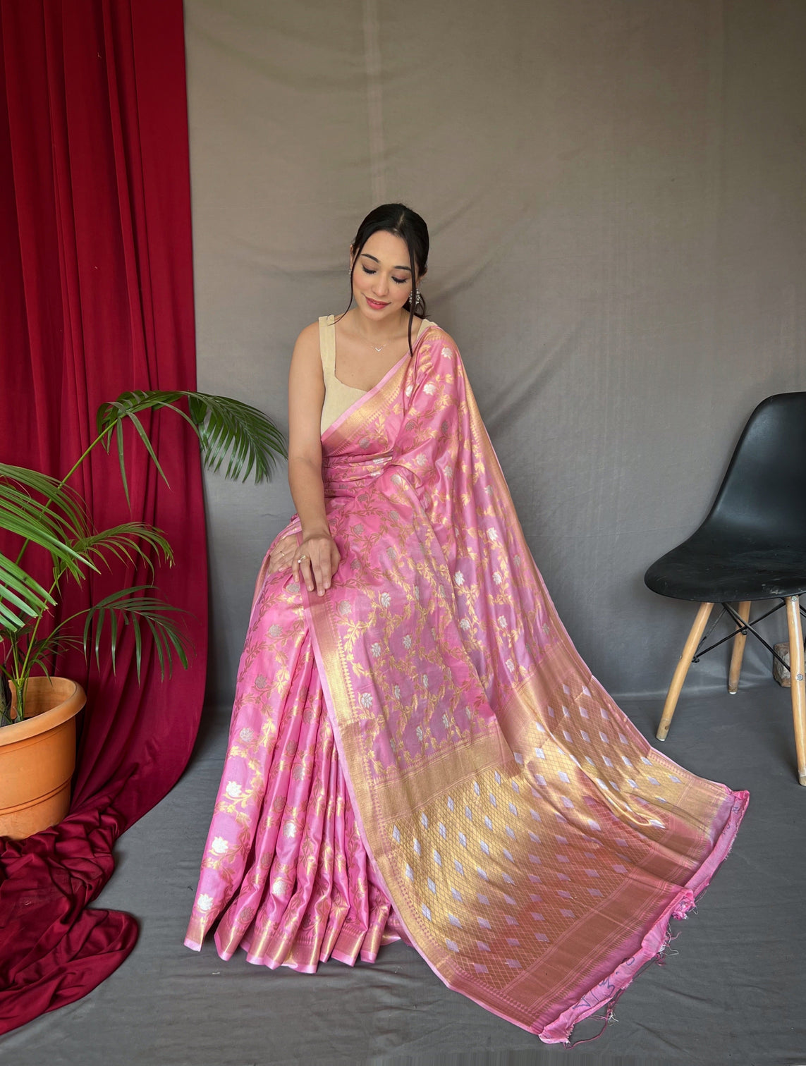 Pink Saree in Cotton With Rose Gold Woven