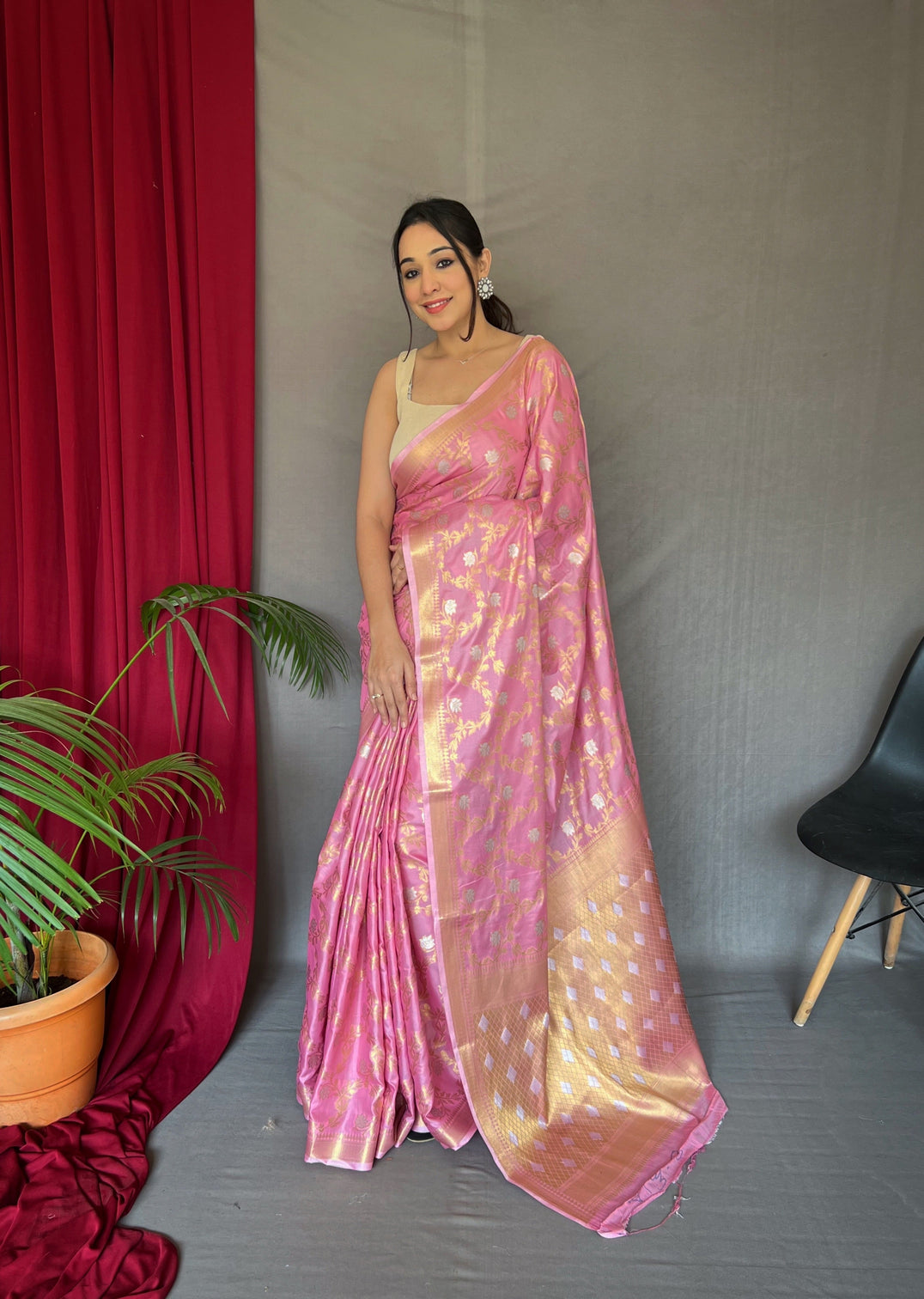 Pink Saree in Cotton With Rose Gold Woven