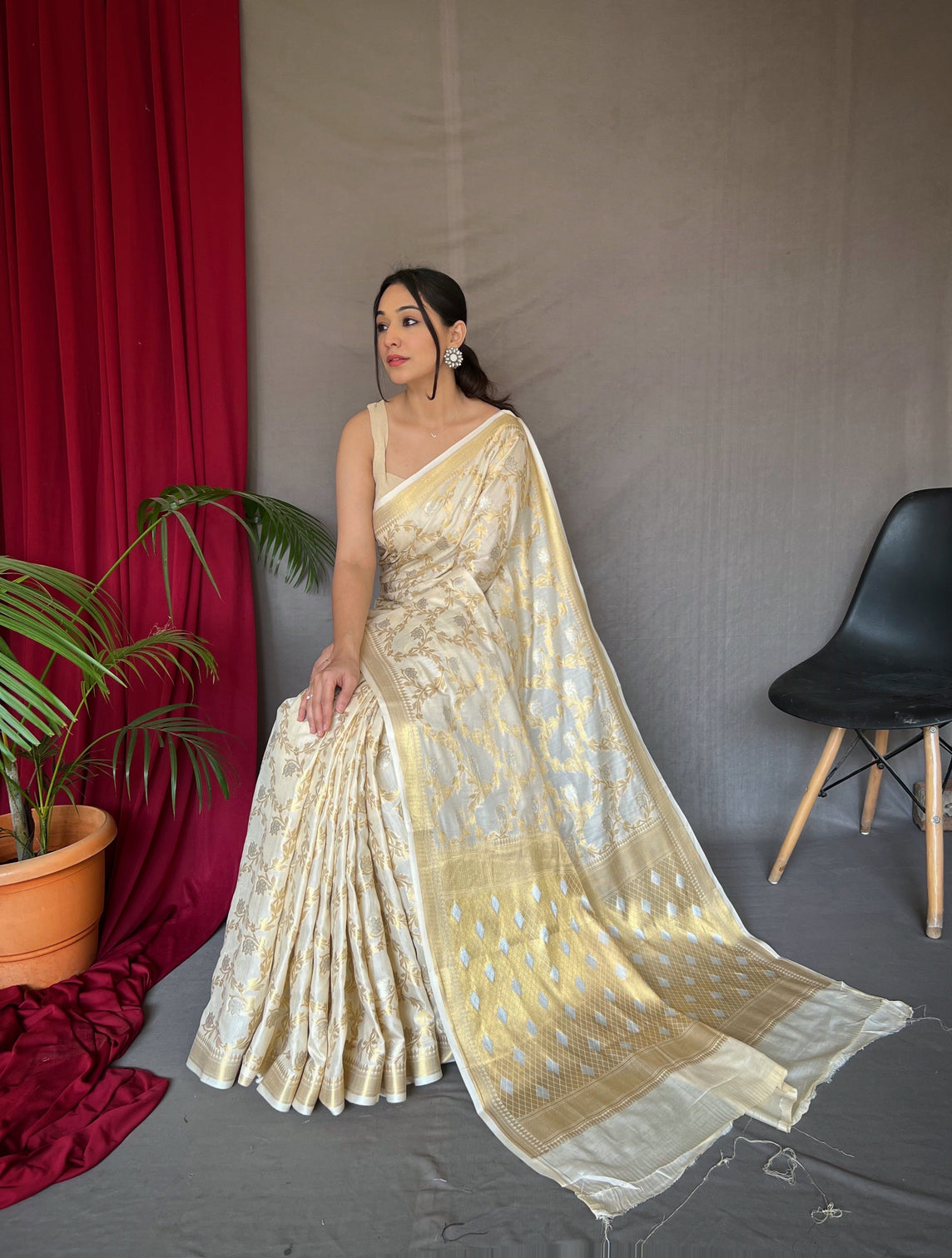 Ivory Cream Saree in Cotton With Rose Gold Woven