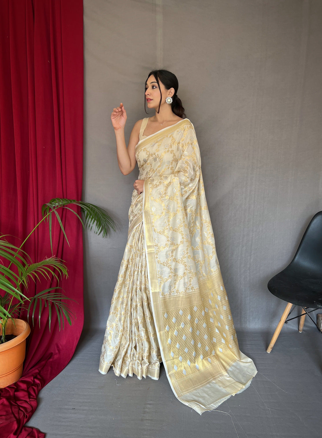 Ivory Cream Saree in Cotton With Rose Gold Woven
