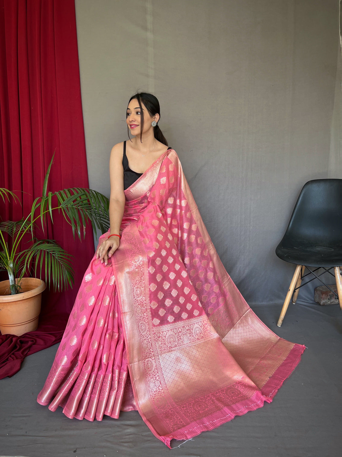 Pink Man Mohini Cotton Muslin Woven Saree