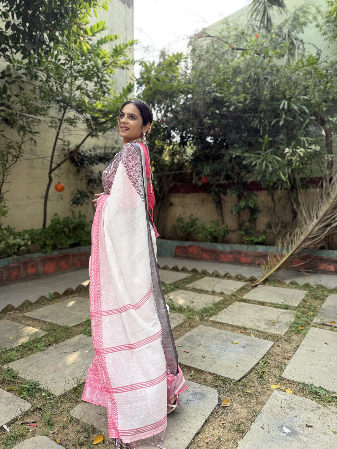 Elegant white and pink pure linen digital printed saree with black border tassels and blouse piece intricate floral and geometric design
