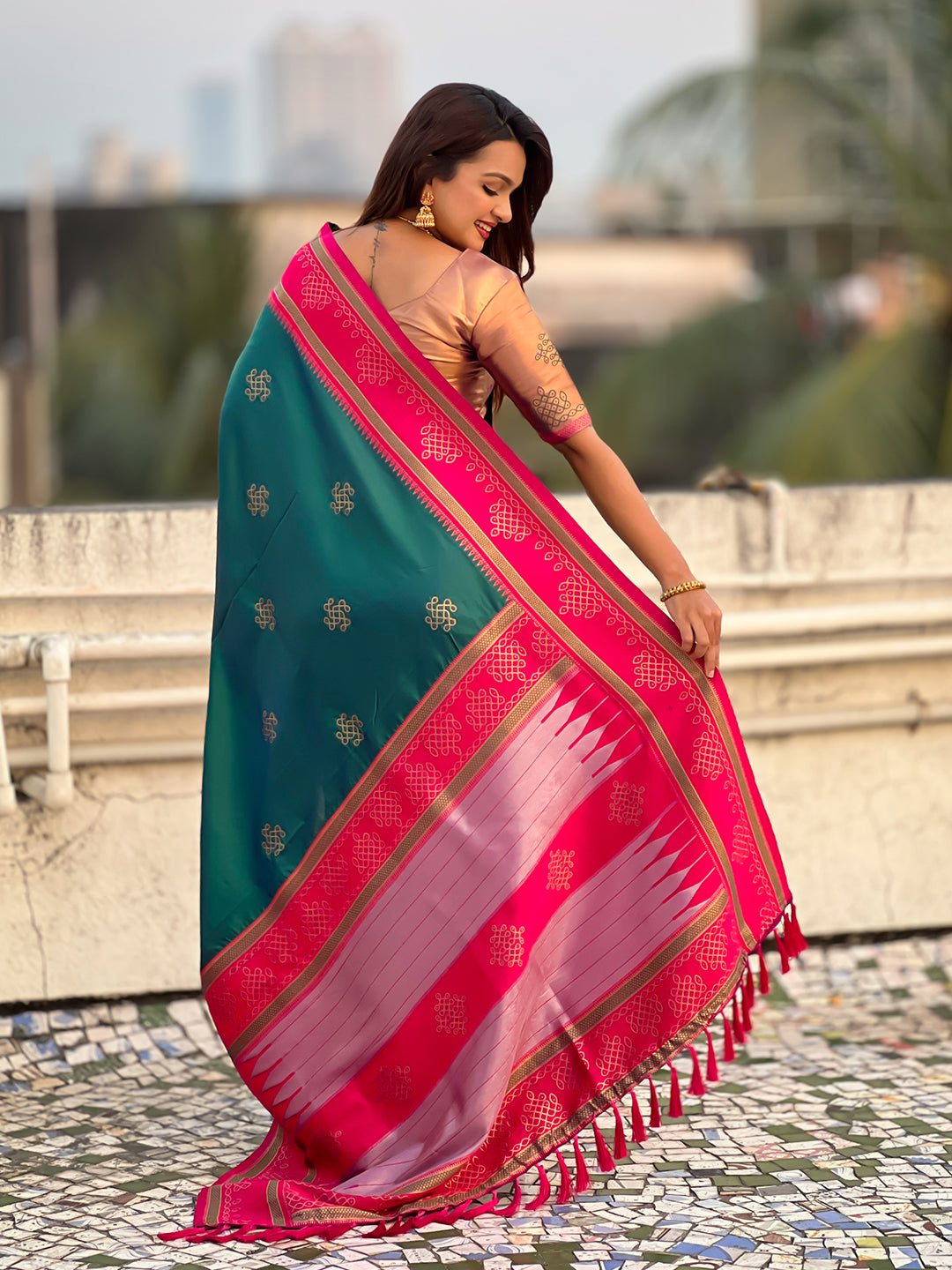 Green soft silk traditional zari contrast woven saree