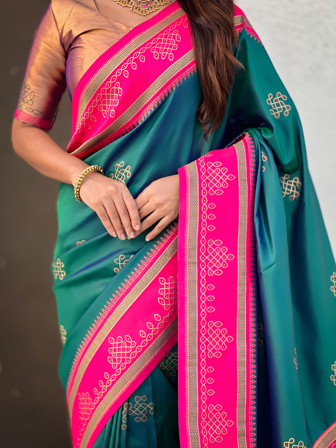 Green soft silk traditional zari contrast woven saree