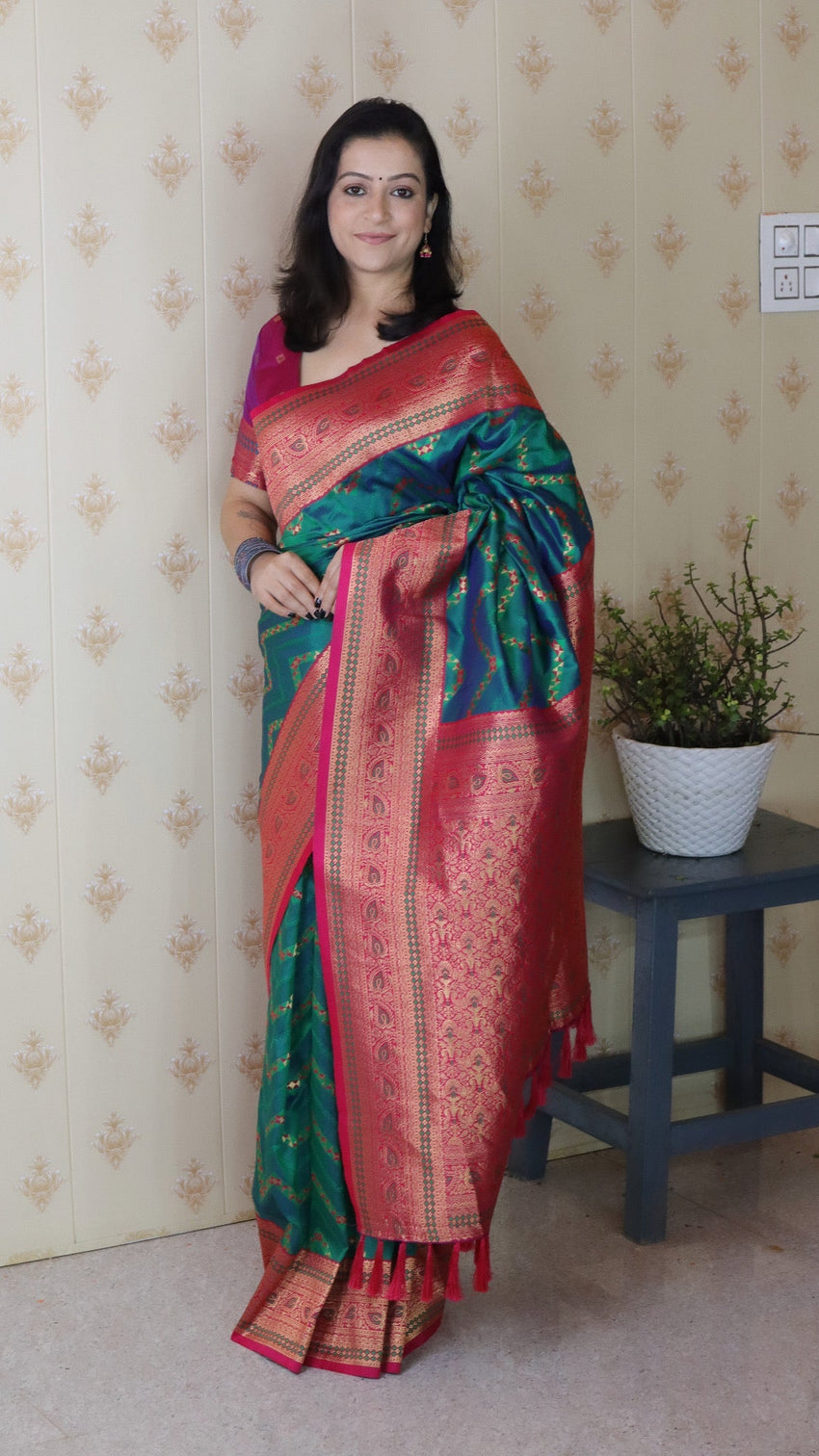 Green soft silk banarasi zigzag meenakari zari woven saree
