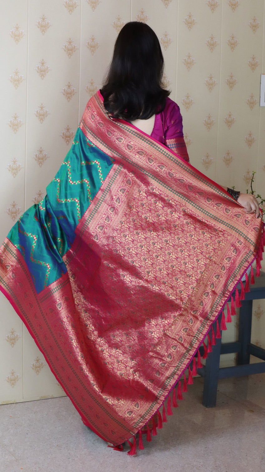 Green soft silk banarasi zigzag meenakari zari woven saree