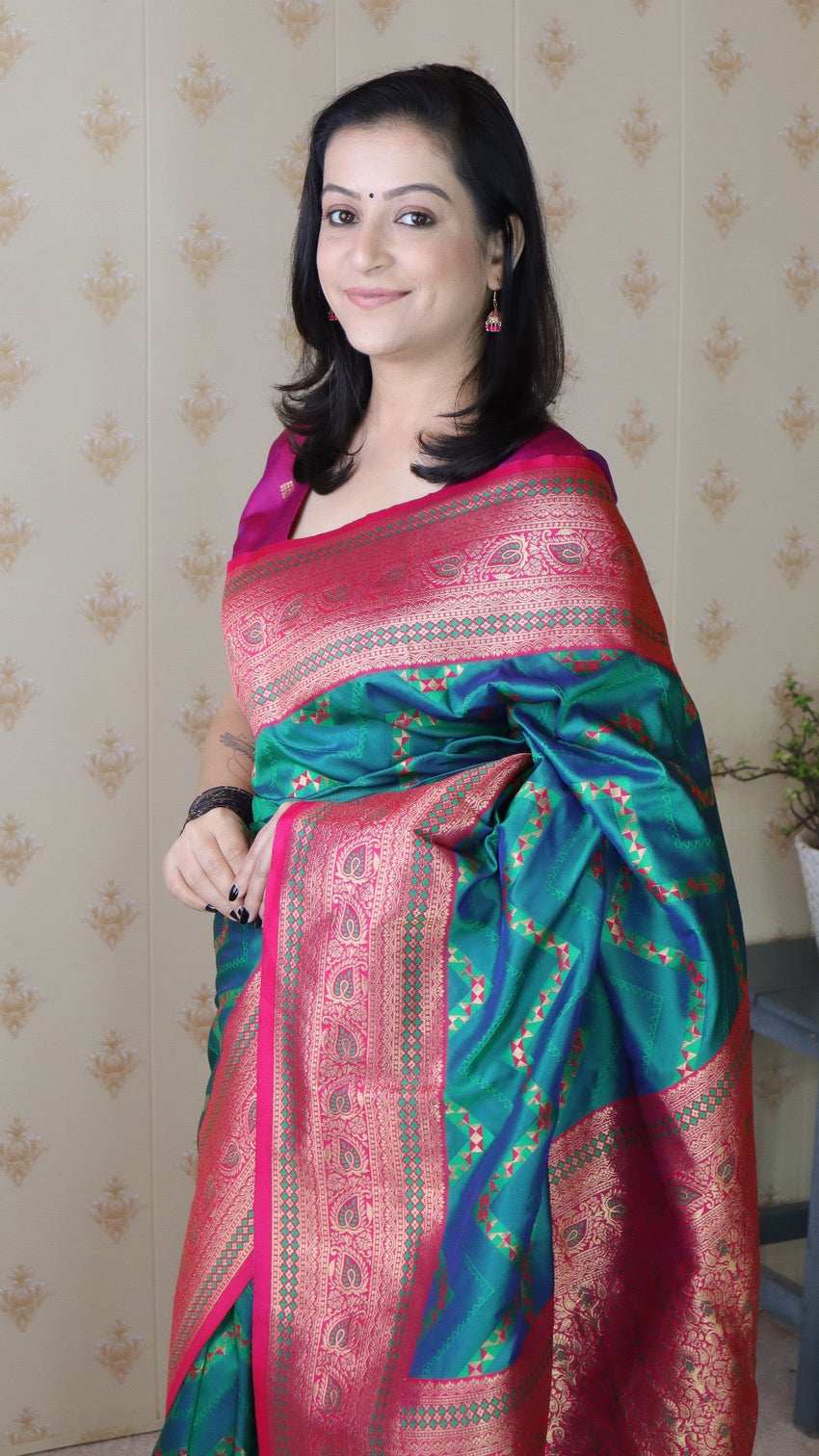 Green soft silk banarasi zigzag meenakari zari woven saree