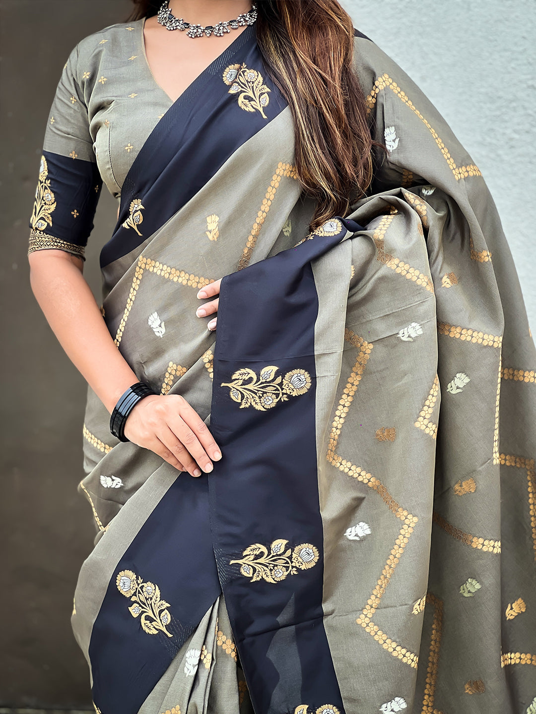 Grey soft silk dusty concept zig zag zari woven saree