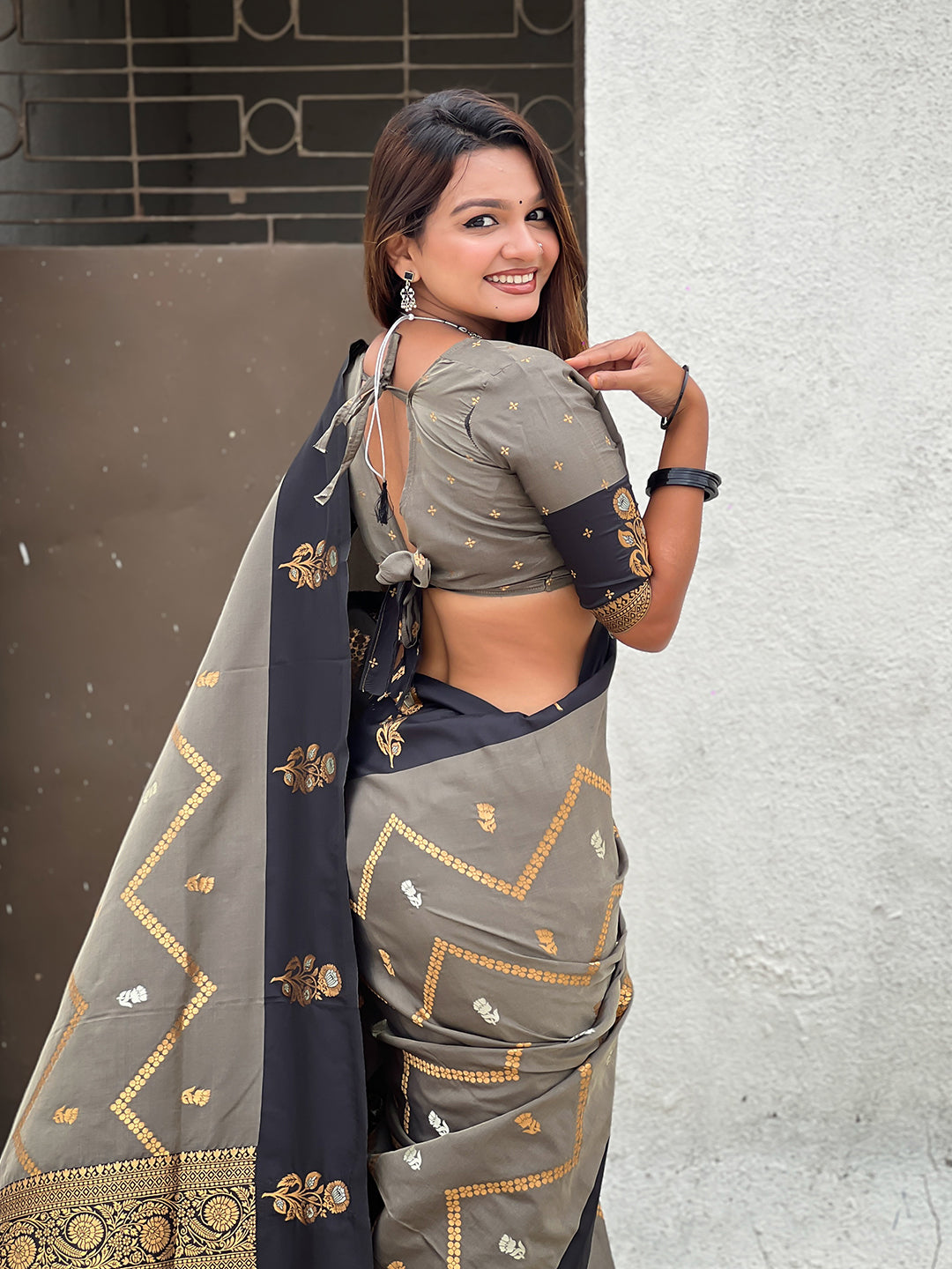 Grey soft silk dusty concept zig zag zari woven saree