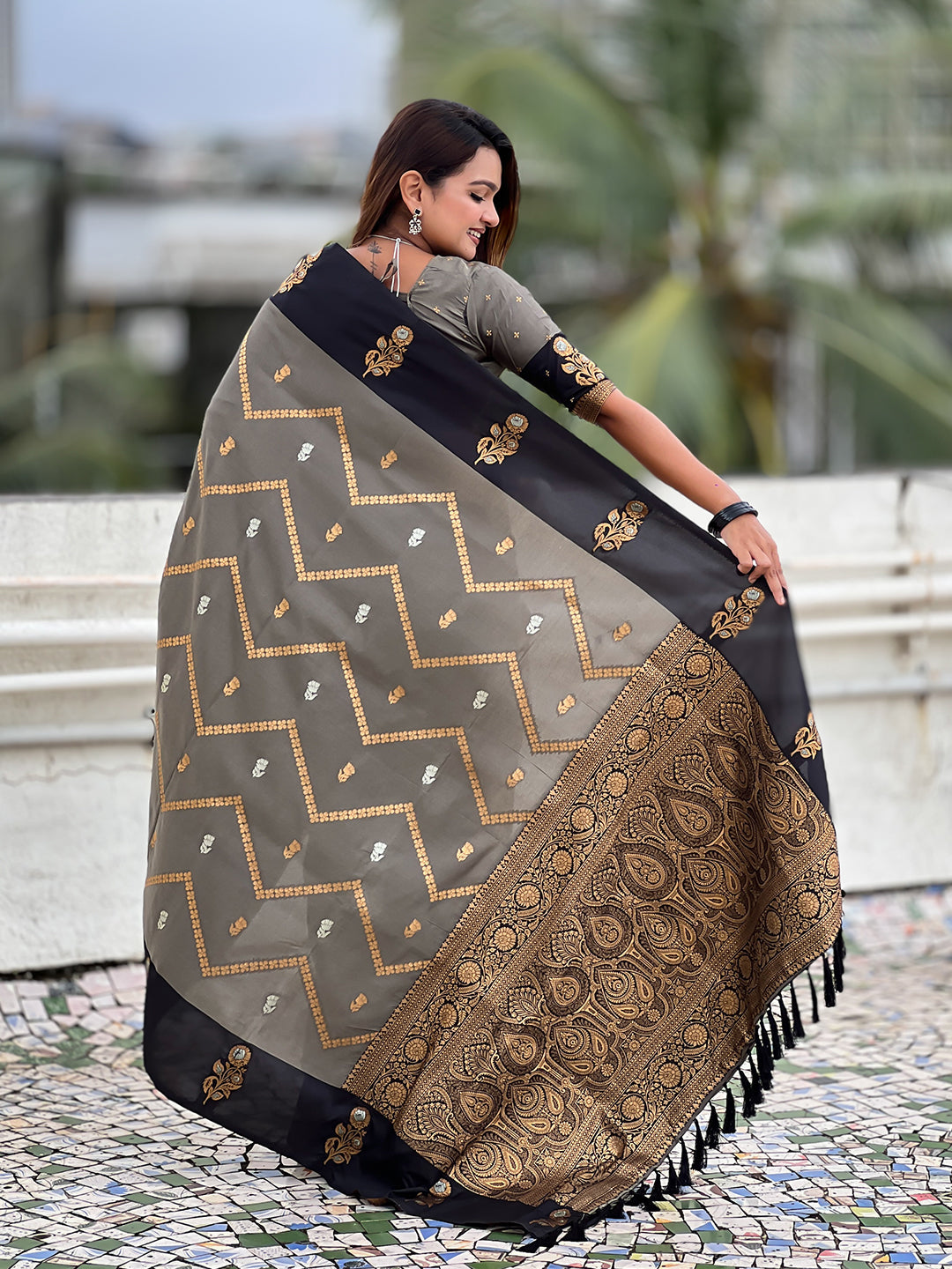 Grey soft silk dusty concept zig zag zari woven saree