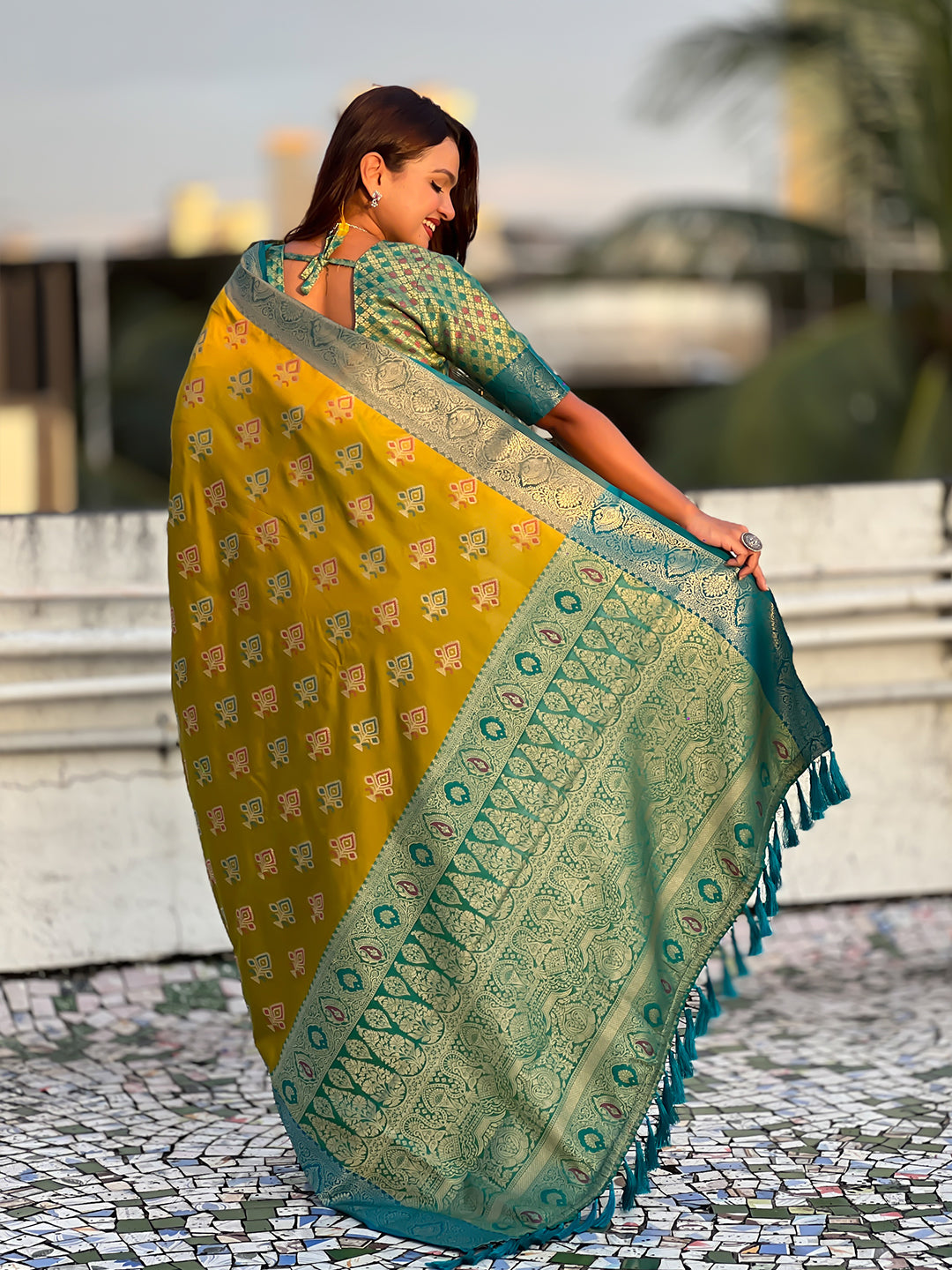 Mehendi green soft silk zari woven ikkat patola saree with contrast weaves