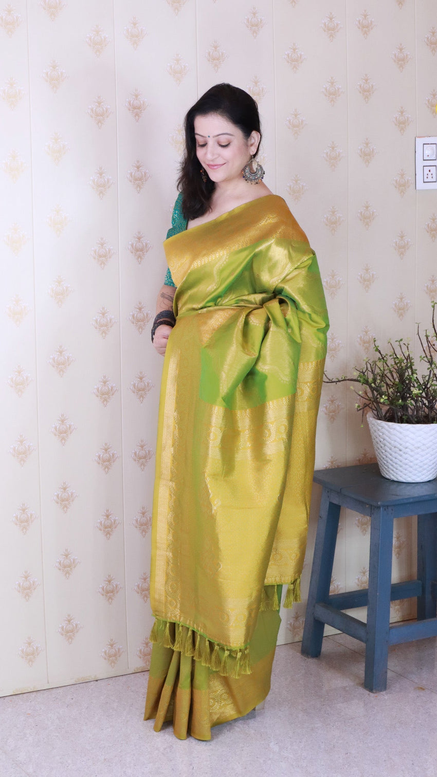 Mehendi green soft silk bandhani leheriya zari woven saree