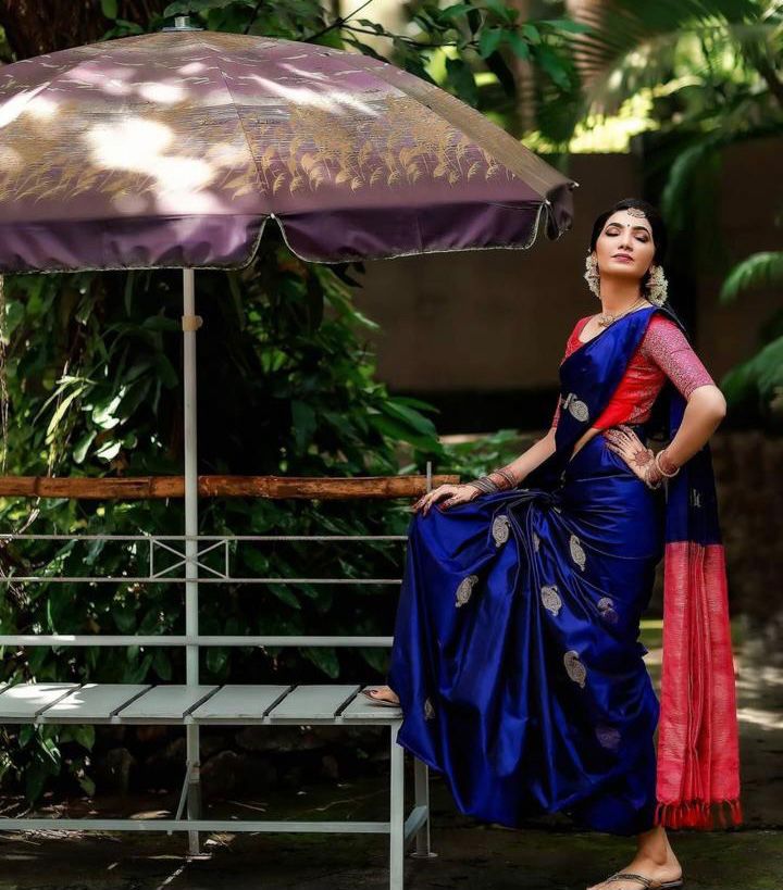 Amiable Blue Soft Silk Saree With Lissome Blouse Piece