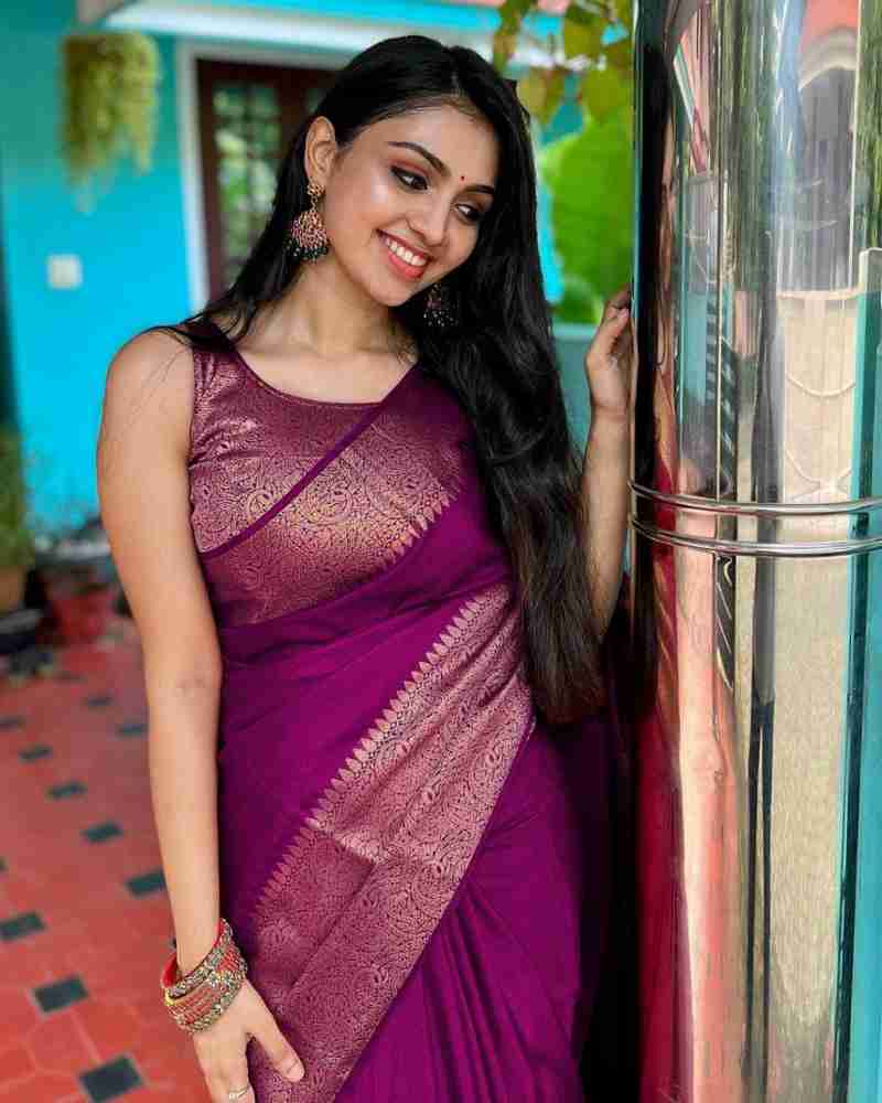 Lassitude Purple Soft Silk Saree With Gratifying Blouse Piece