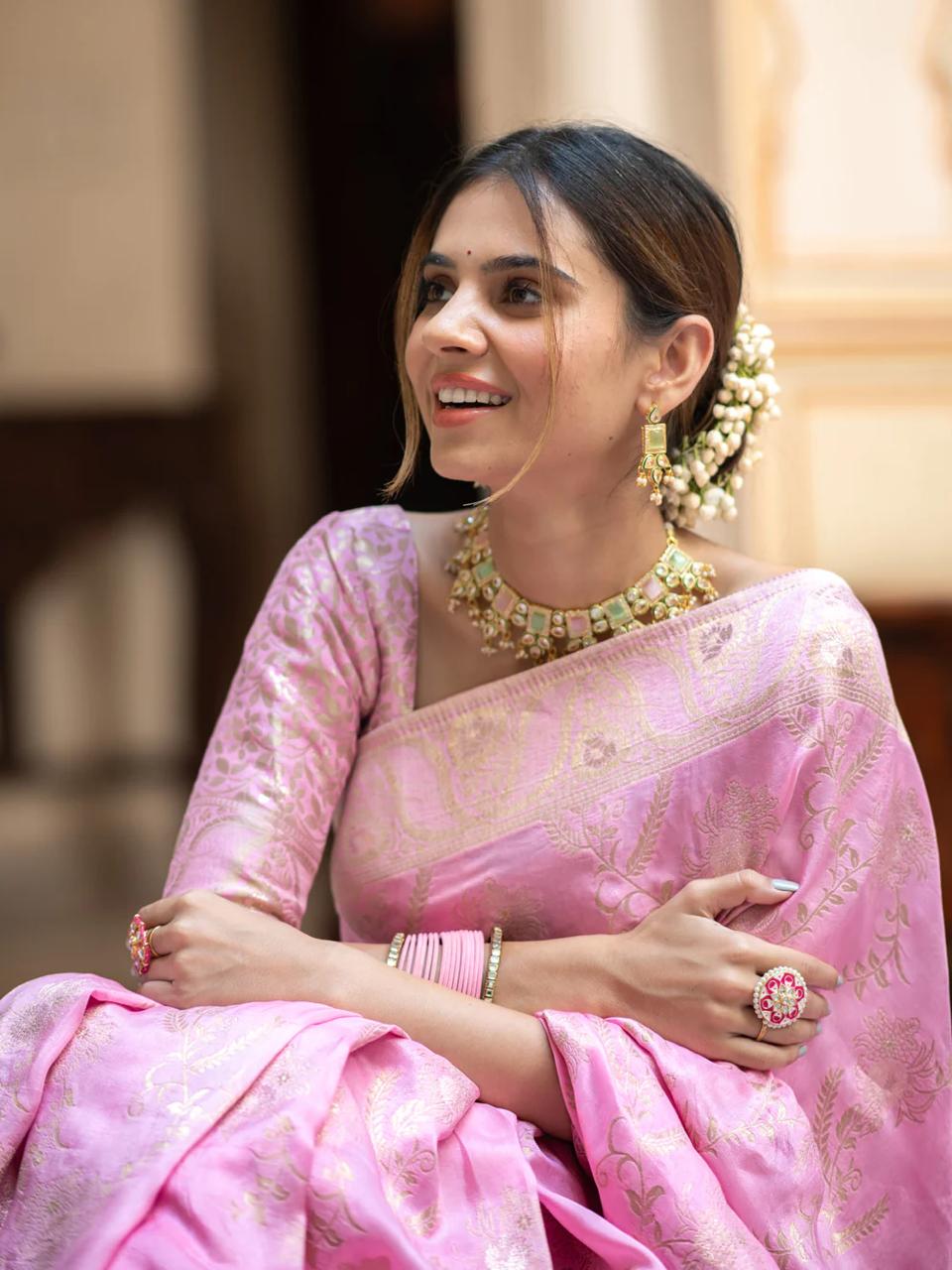 Incomparable Baby Pink Soft Silk Saree With Snazzy Blouse Piece