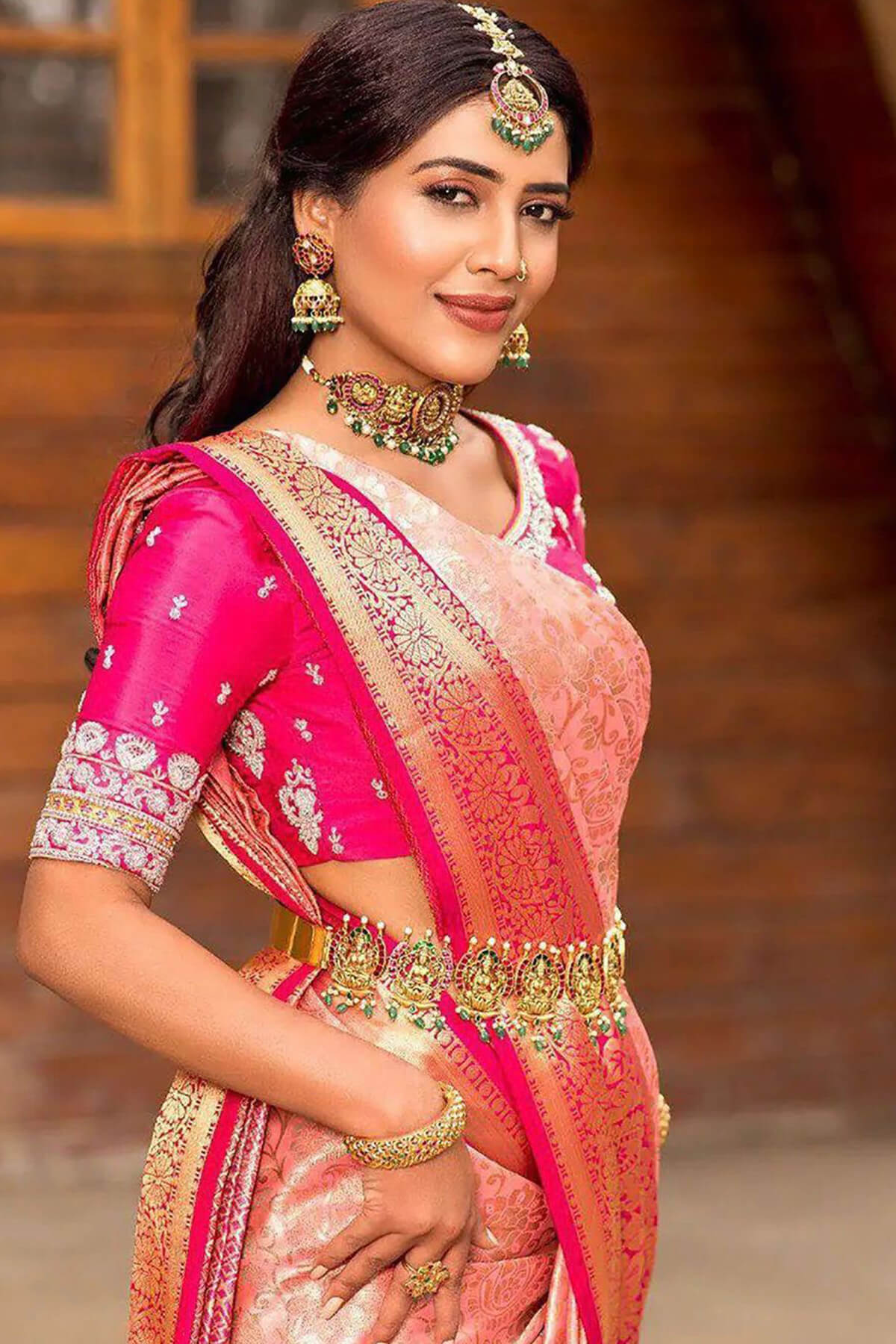 Fragrant Peach Soft Silk Saree With Vibrant Blouse Piece