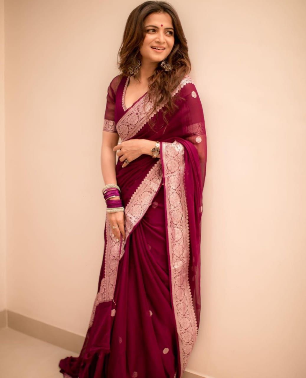 Arresting Wine Soft Silk Saree With Tempting Blouse Piece