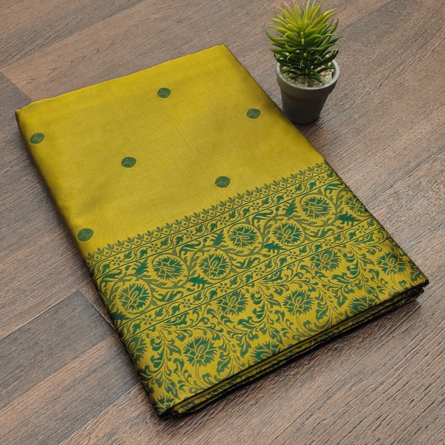 Groovy Mehndi Soft Silk Saree With Inspiring Blouse Piece