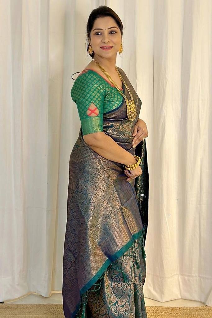 Scrumptious Dark Green Soft Silk Saree With Seraphic Blouse Piece
