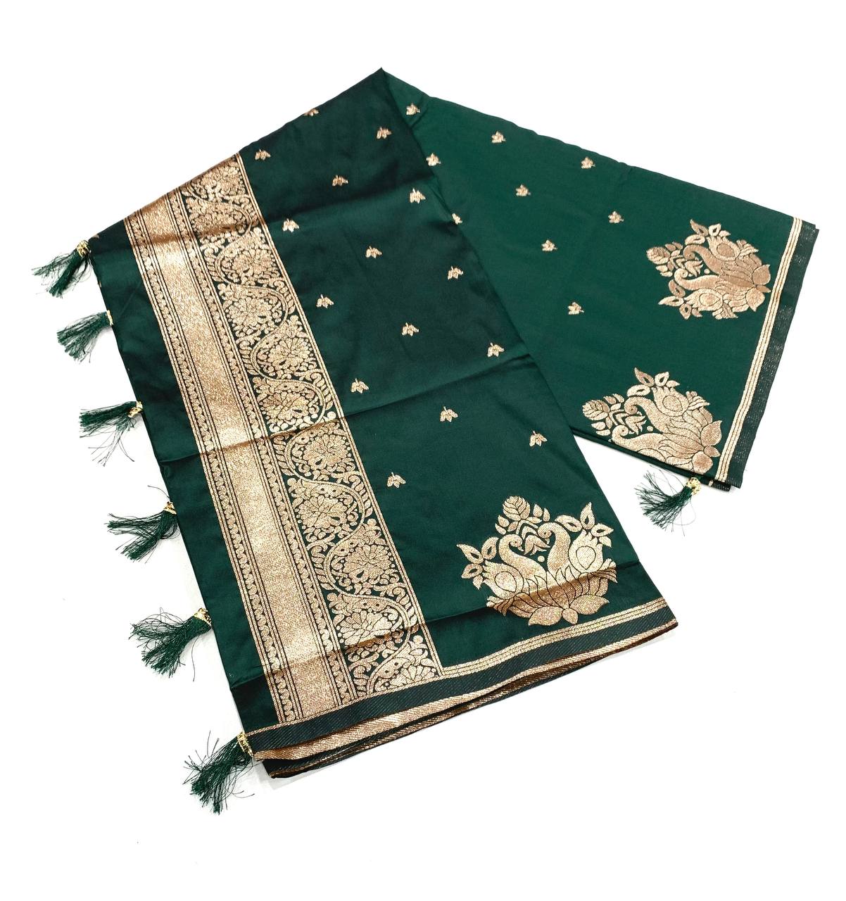 Breathtaking Dark Green Soft Silk Saree With Charismatic Blouse Piece