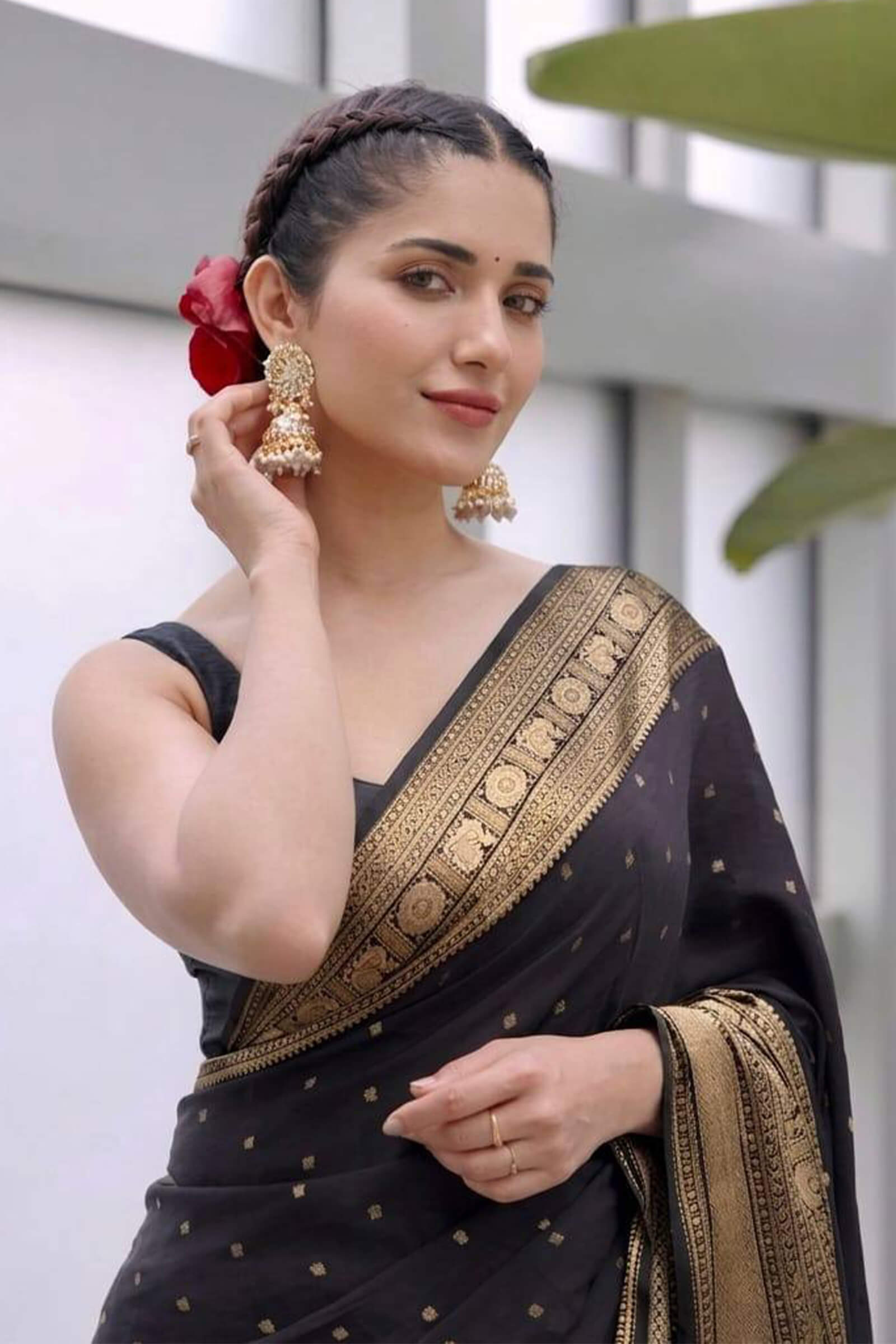 Delightful Black Soft Silk Saree With Prettiest Blouse Piece