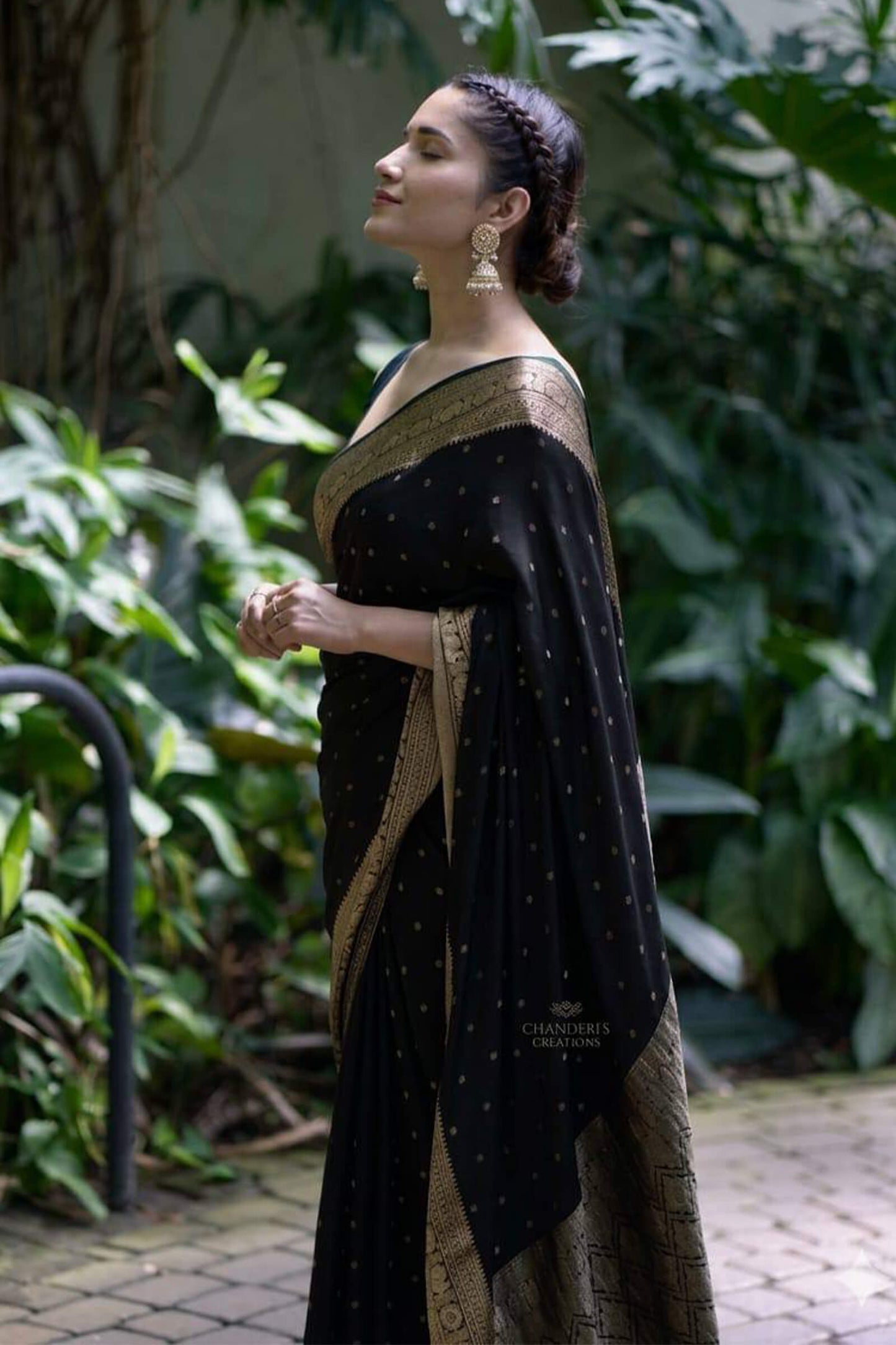 Delightful Black Soft Silk Saree With Prettiest Blouse Piece