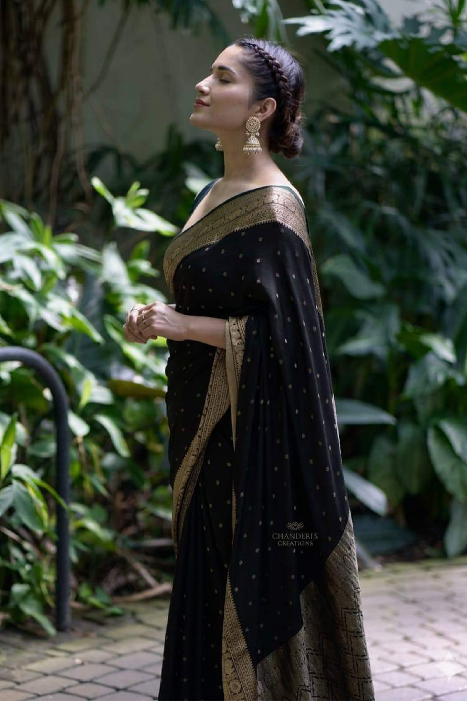 Delightful Black Soft Silk Saree With Prettiest Blouse Piece