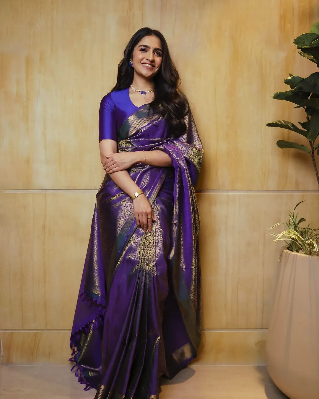 Comely Royal Blue Soft Silk Saree With Evocative Blouse Piece