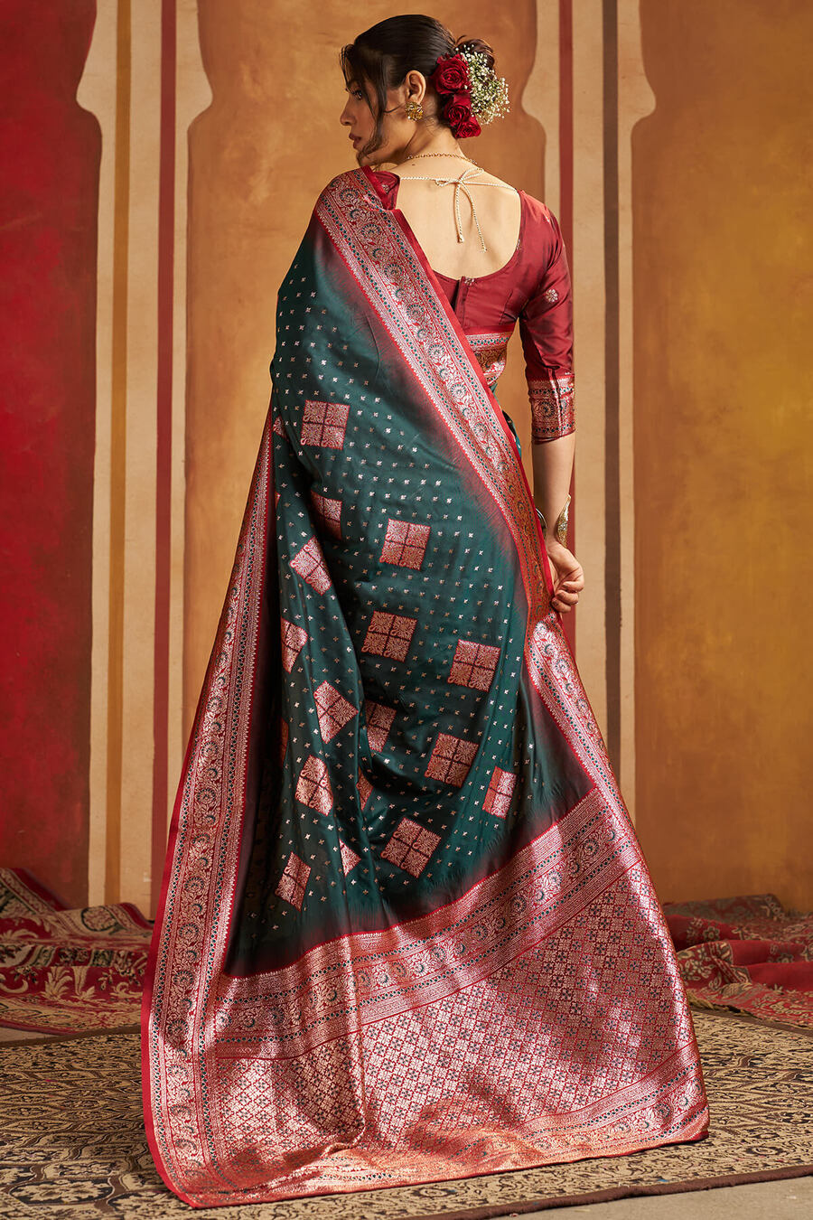 Majesty Dark Green Pure Zari Weaving Banarasi Silk Saree With Profuse Blouse Piece