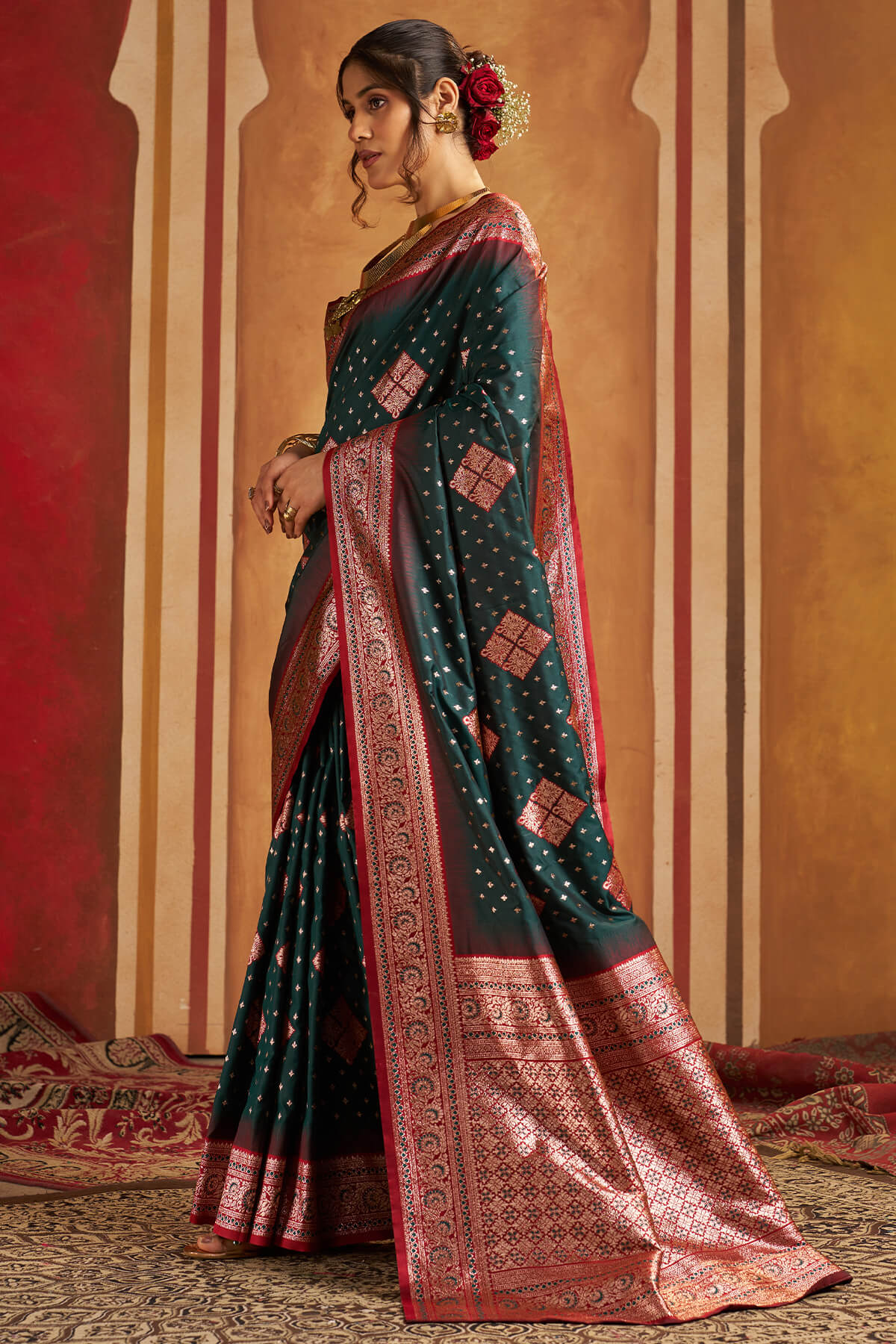 Majesty Dark Green Pure Zari Weaving Banarasi Silk Saree With Profuse Blouse Piece