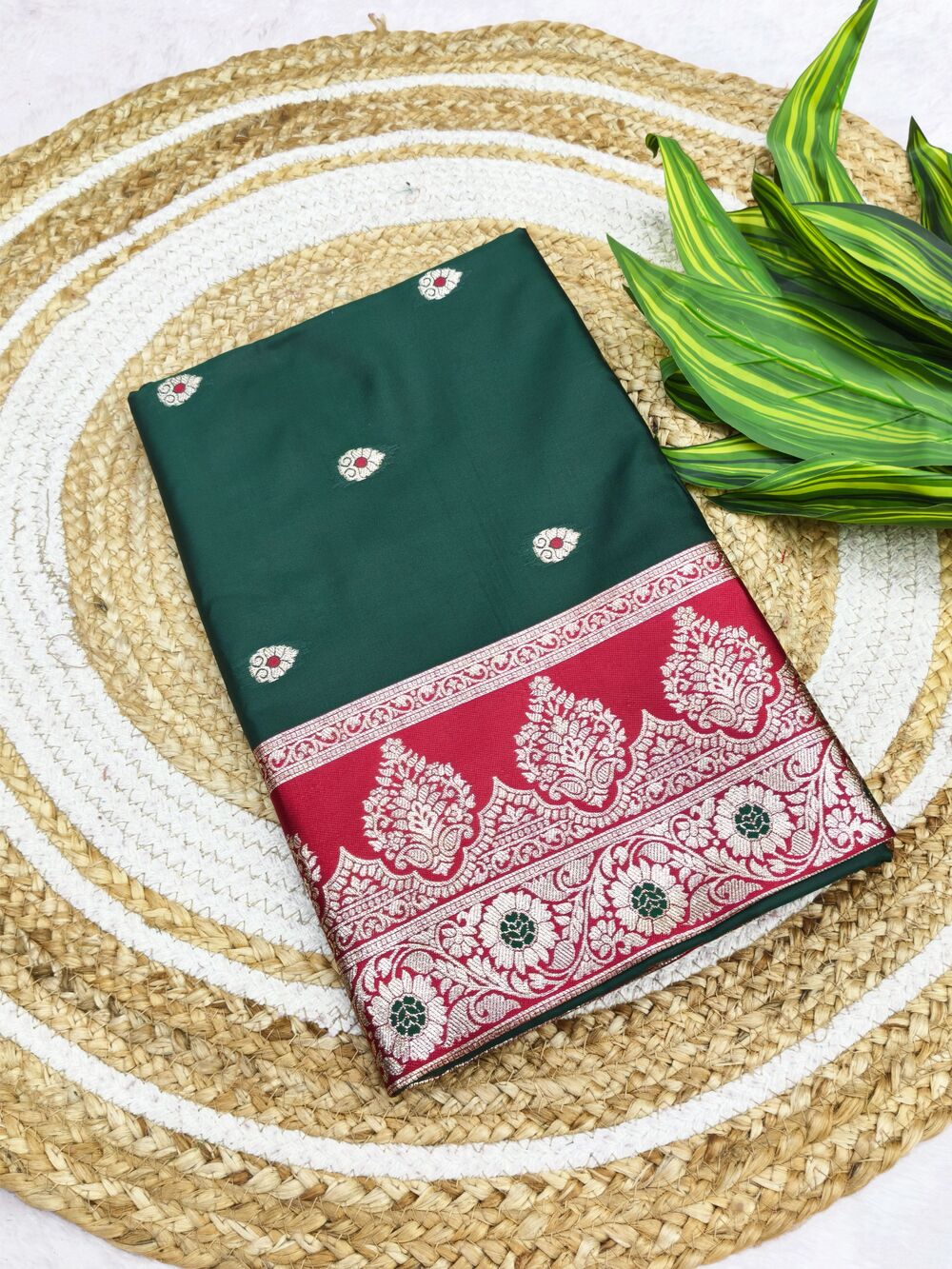 Outstanding Dark Green Pure Zari Weaving Banarasi Silk Saree With Eloquence Blouse Piece