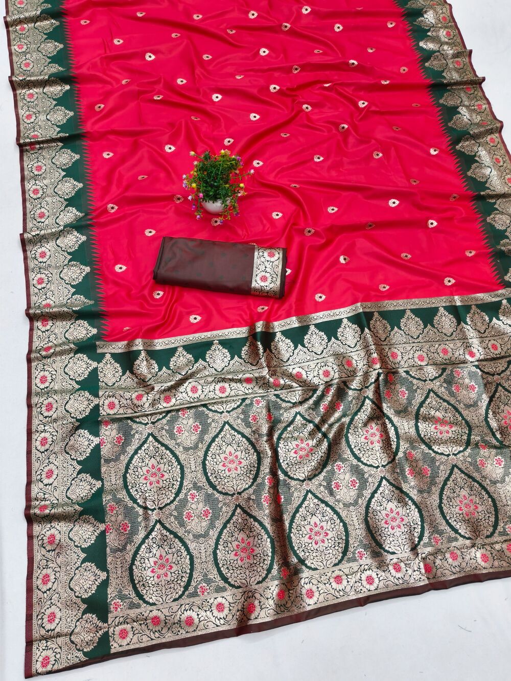 Preferable Dark Pink Pure Zari Weaving Banarasi Silk Saree With Sempiternal Blouse Piece