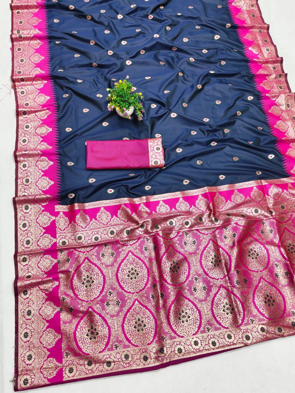 Desiring Navy Blue Pure Zari Weaving Banarasi Silk Saree With Staring Blouse Piece