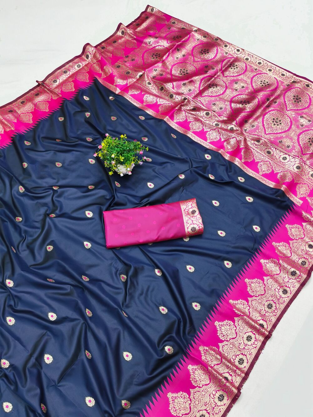 Desiring Navy Blue Pure Zari Weaving Banarasi Silk Saree With Staring Blouse Piece