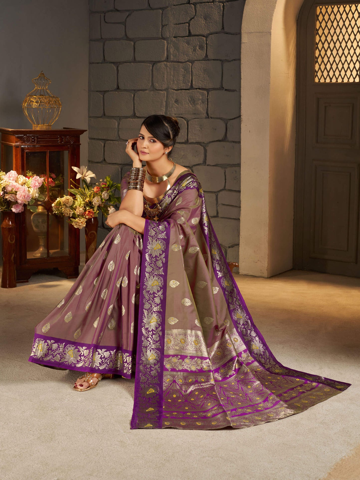 Serendipity Lavender Pure Zari Weaving Banarasi Silk Saree With Opulent Blouse Piece