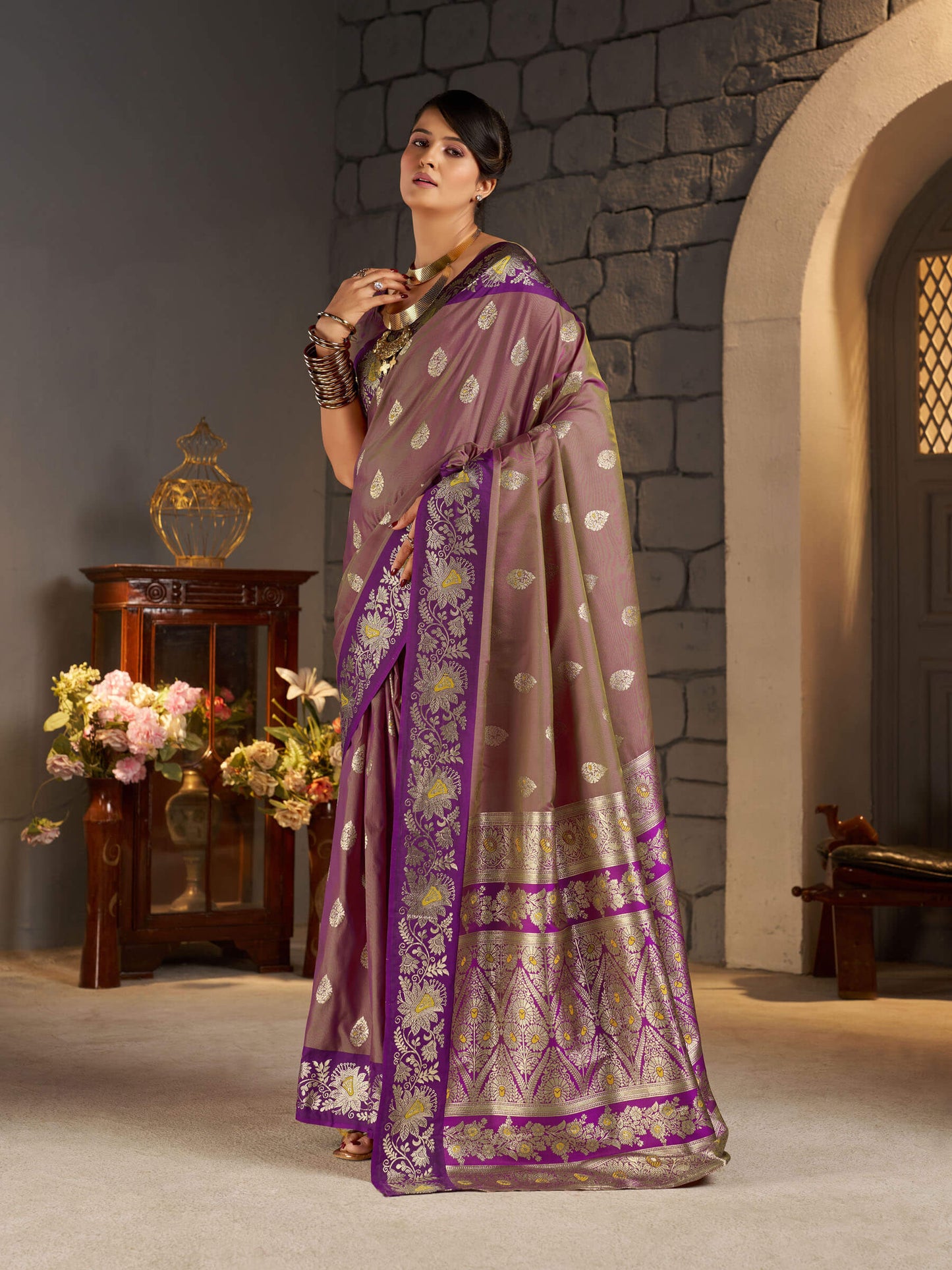 Serendipity Lavender Pure Zari Weaving Banarasi Silk Saree With Opulent Blouse Piece