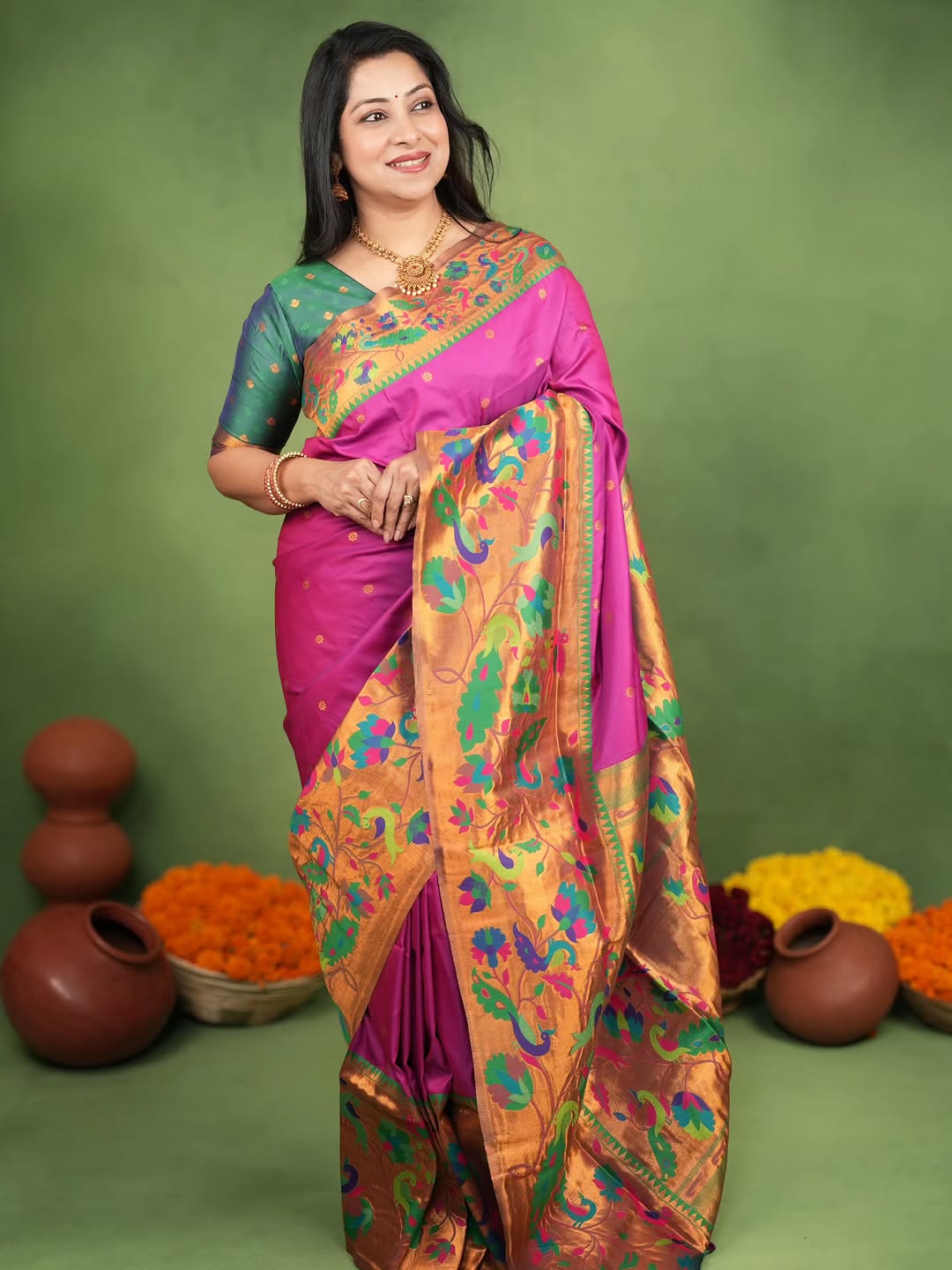 Gleaming Magenta Paithani Silk Saree With Demure Blouse Piece