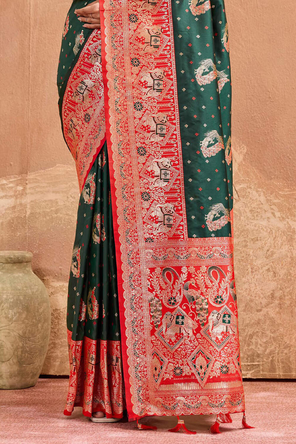 Flameboyant Dark Green Pure Zari Weaving Banarasi Silk Saree With Chatoyant Blouse Piece