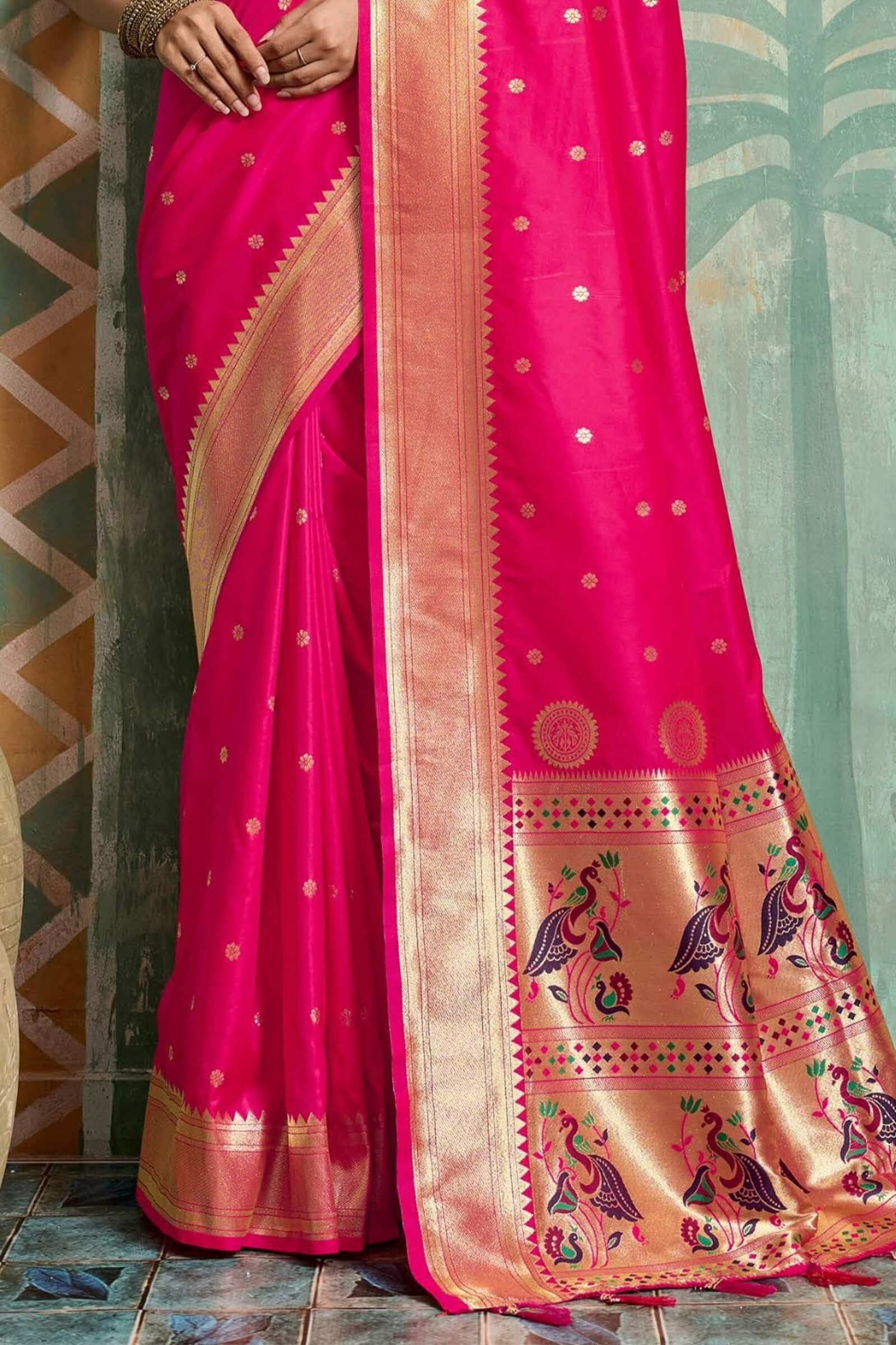 Profuse Dark Pink Paithani Silk Saree With Arresting Blouse Piece