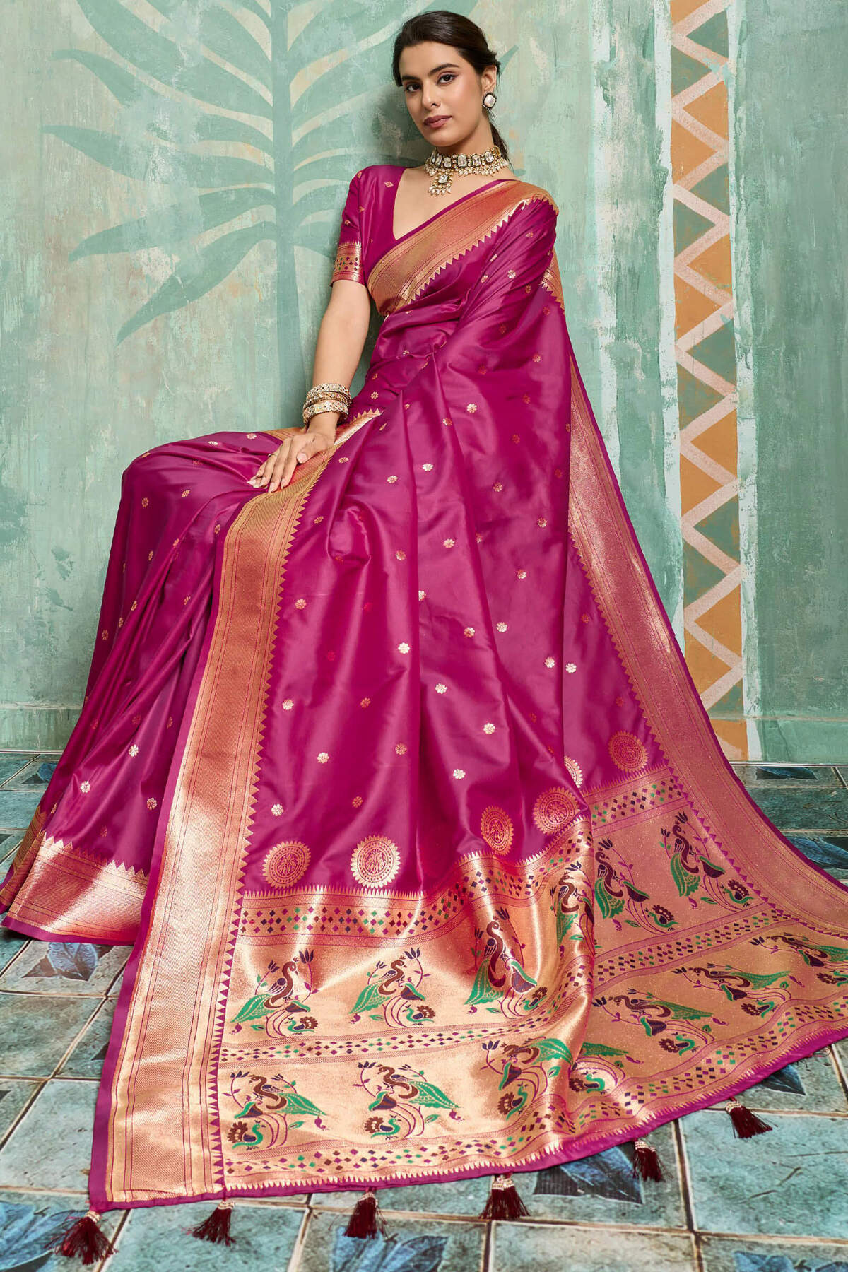 Adorning Wine Paithani Silk Saree With Scintillating Blouse Piece